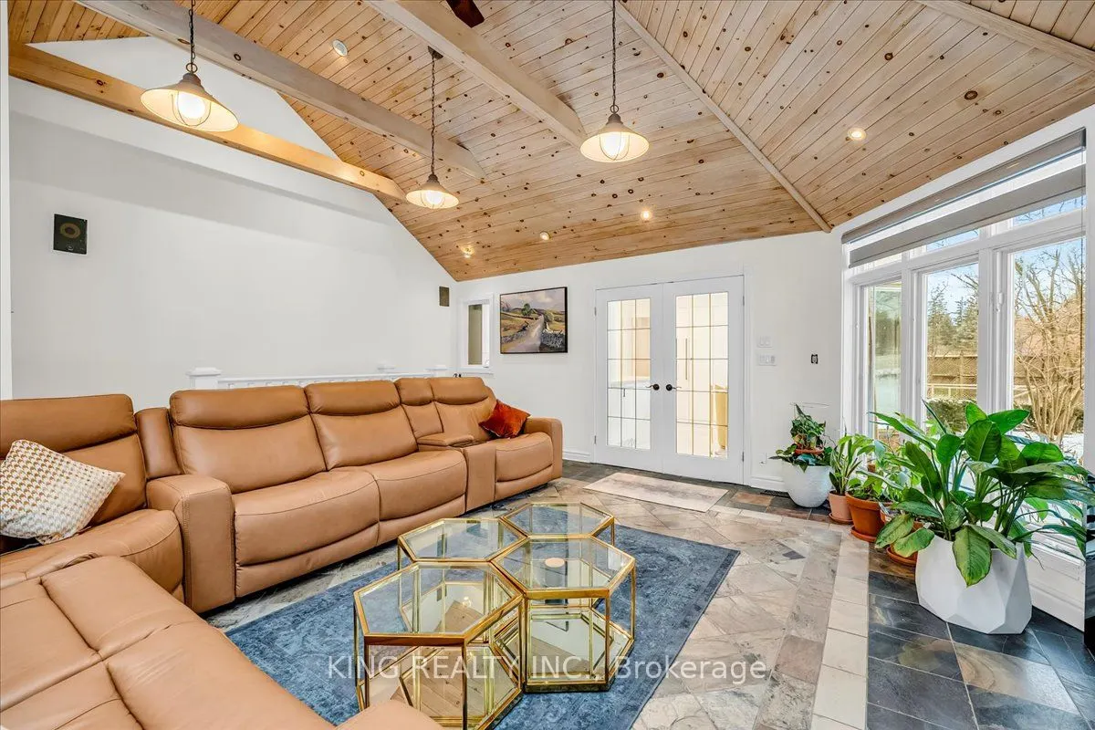 16 Meander Close