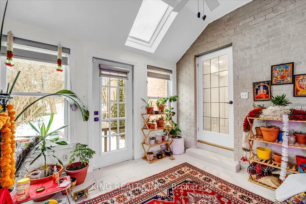 16 Meander Close