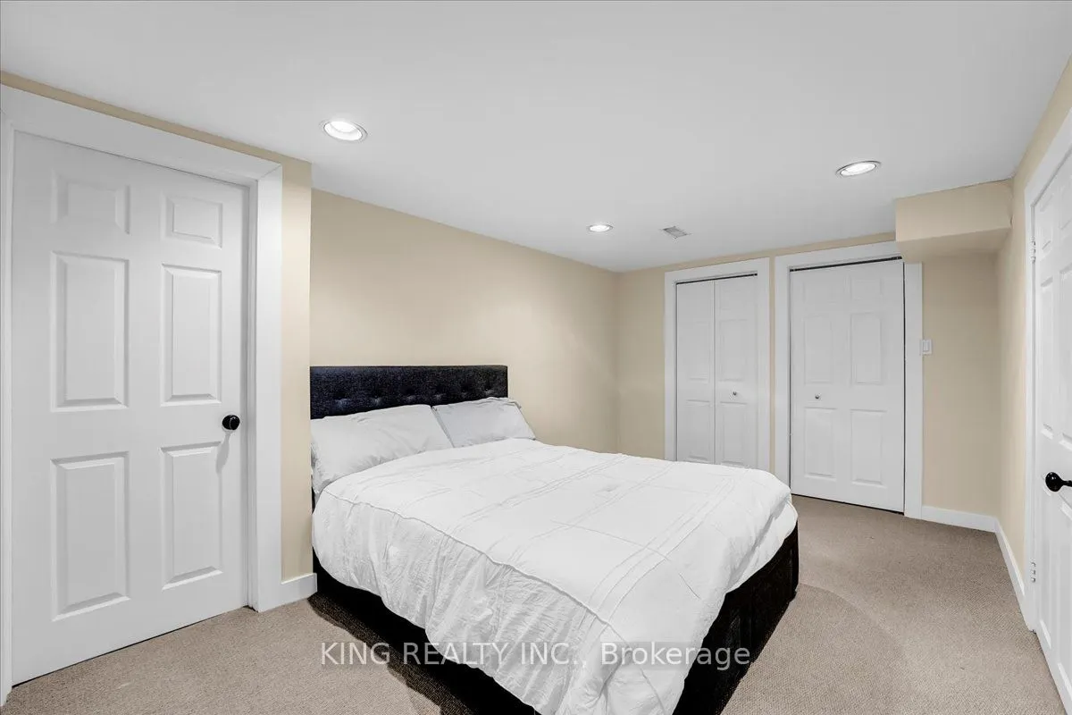 16 Meander Close