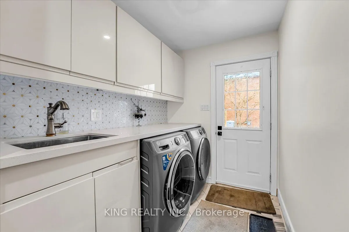 16 Meander Close