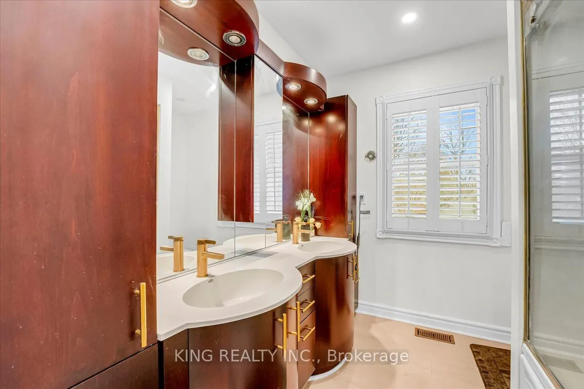 16 Meander Close