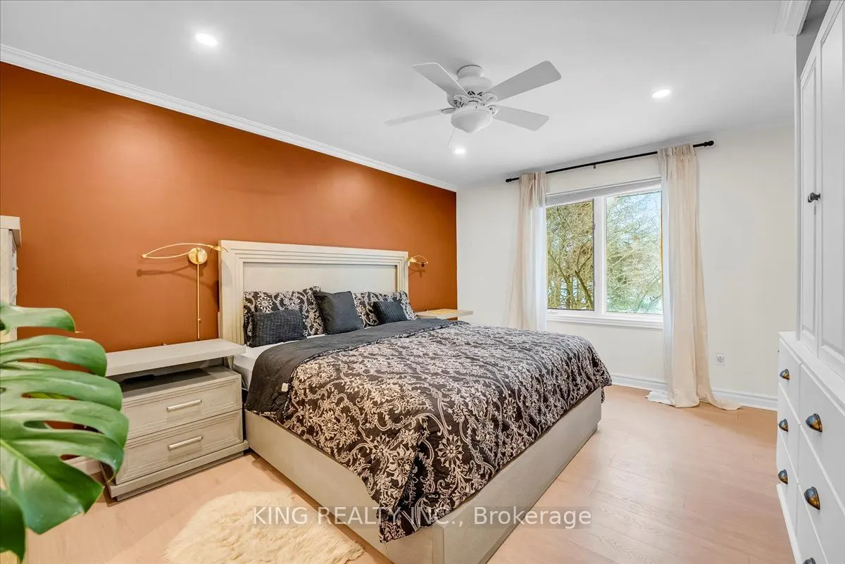 16 Meander Close