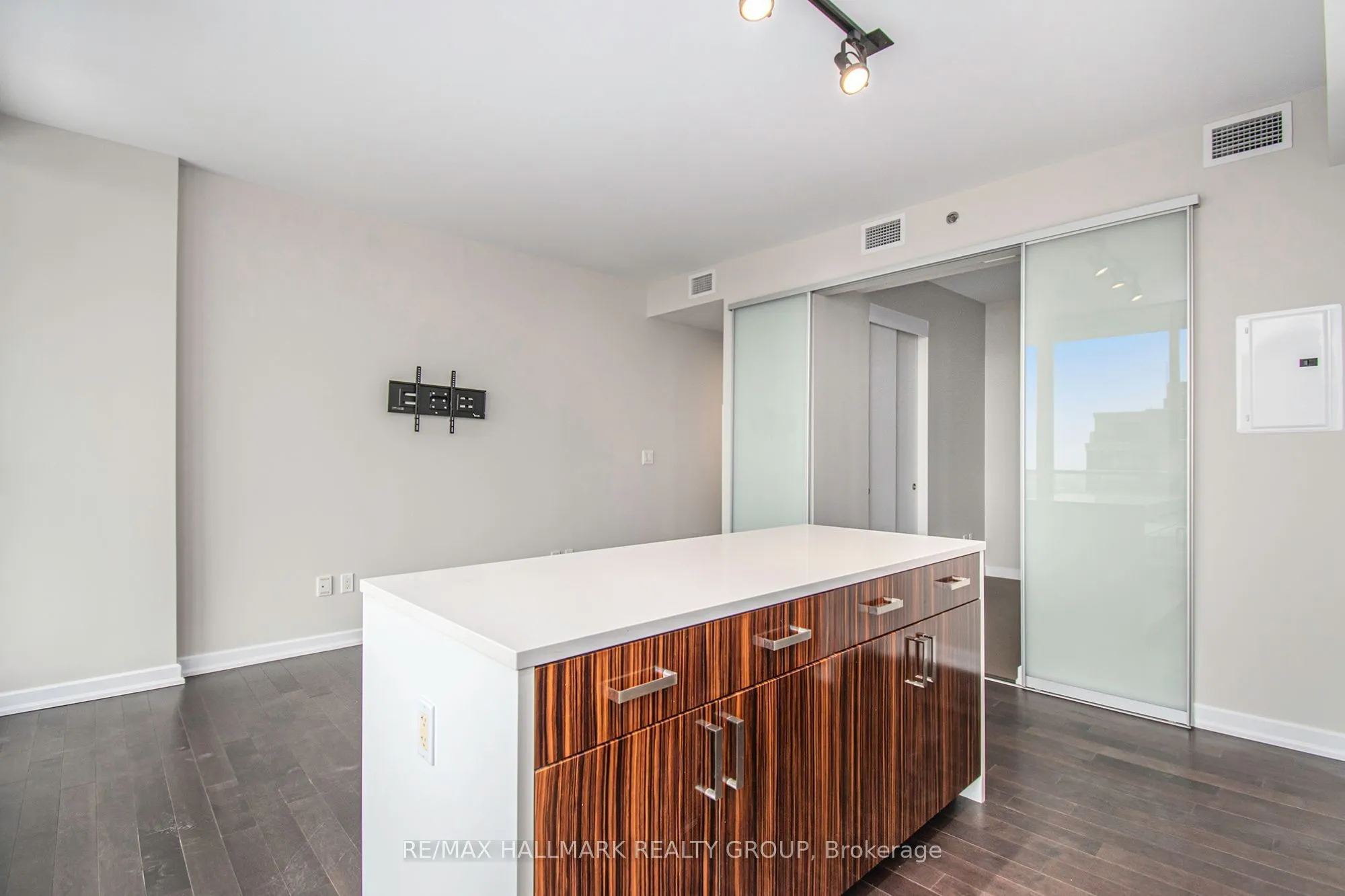 300 Lisgar Street, #1007