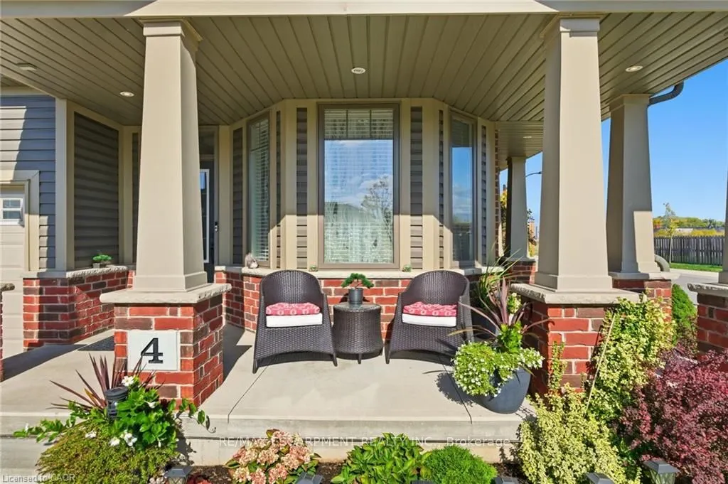 4 ELLIS Avenue