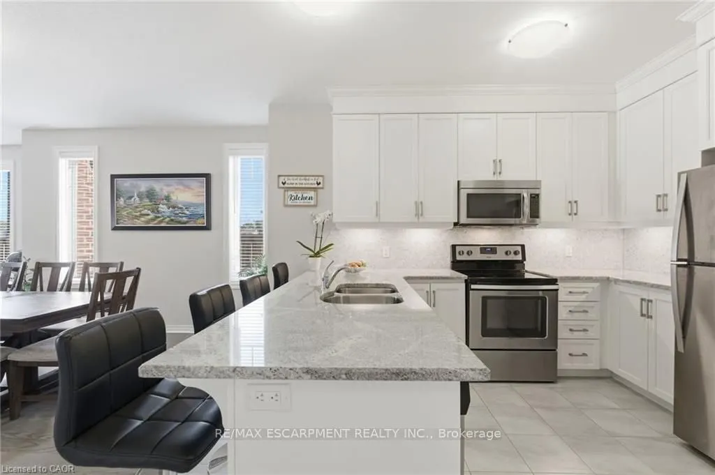 4 ELLIS Avenue