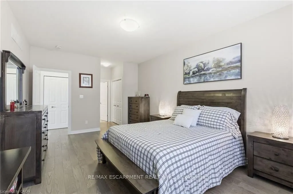 4 ELLIS Avenue