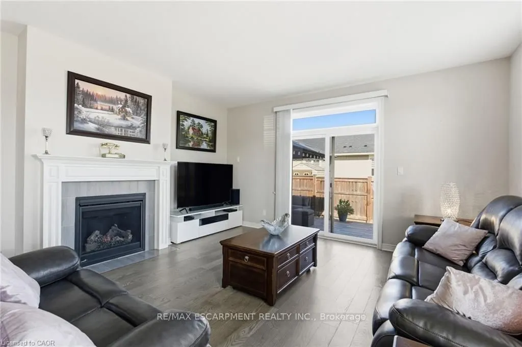 4 ELLIS Avenue
