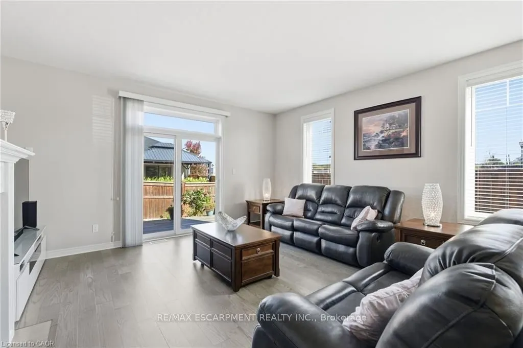 4 ELLIS Avenue