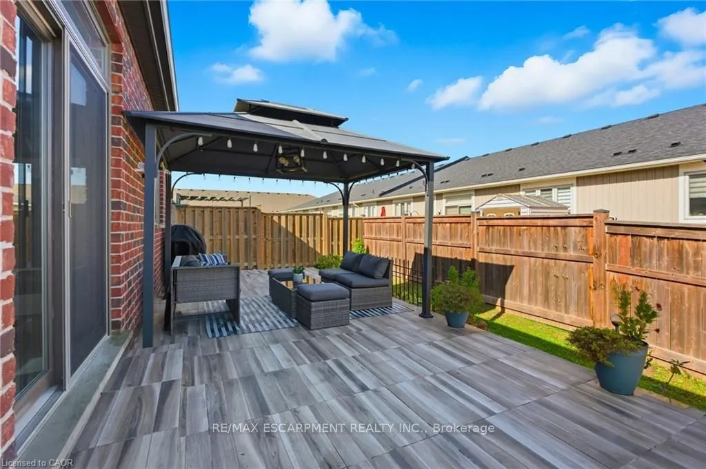 4 ELLIS Avenue