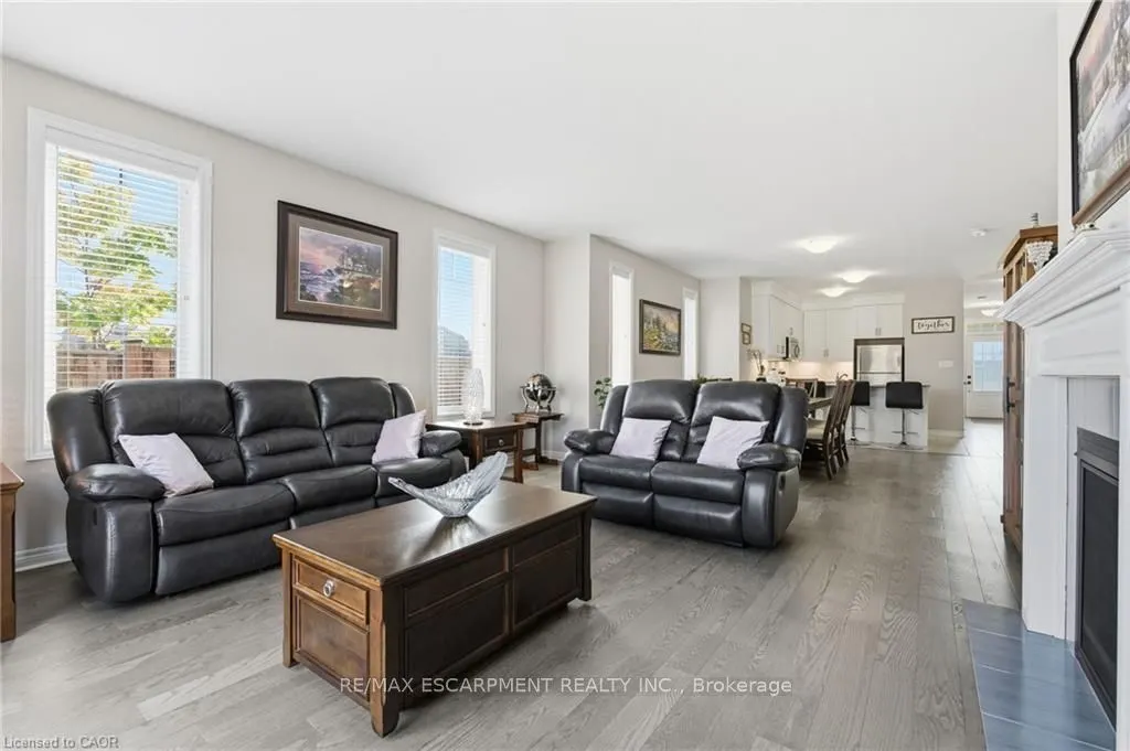 4 ELLIS Avenue