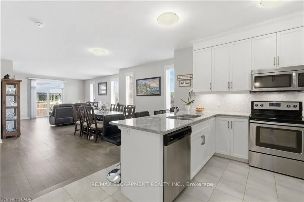 4 ELLIS Avenue