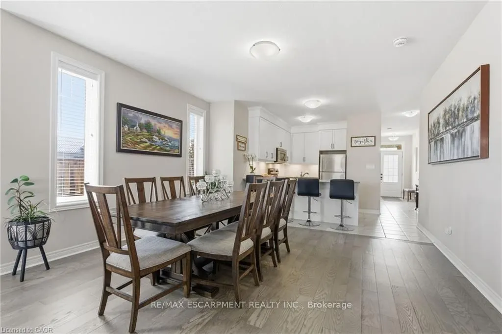 4 ELLIS Avenue