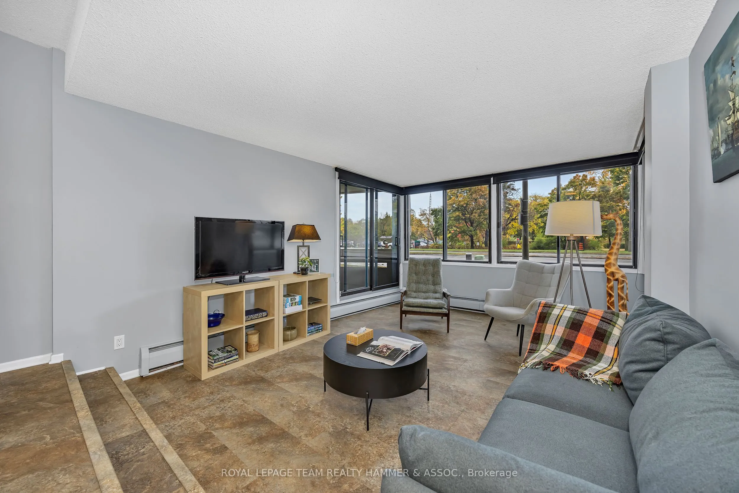 415 Greenview Avenue, #106