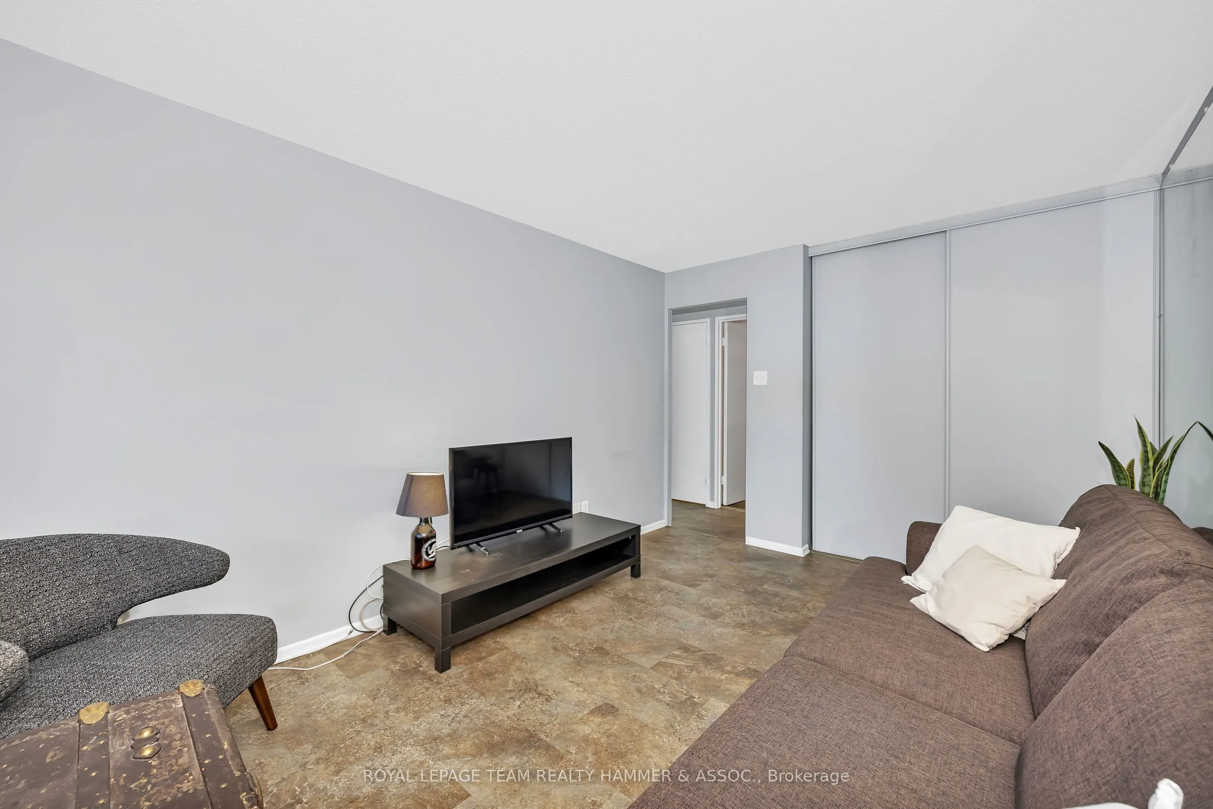415 Greenview Avenue, #106
