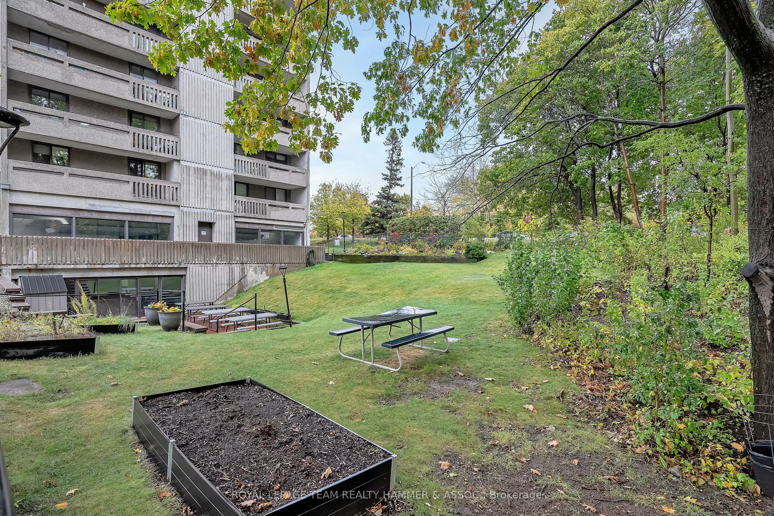 415 Greenview Avenue, #106