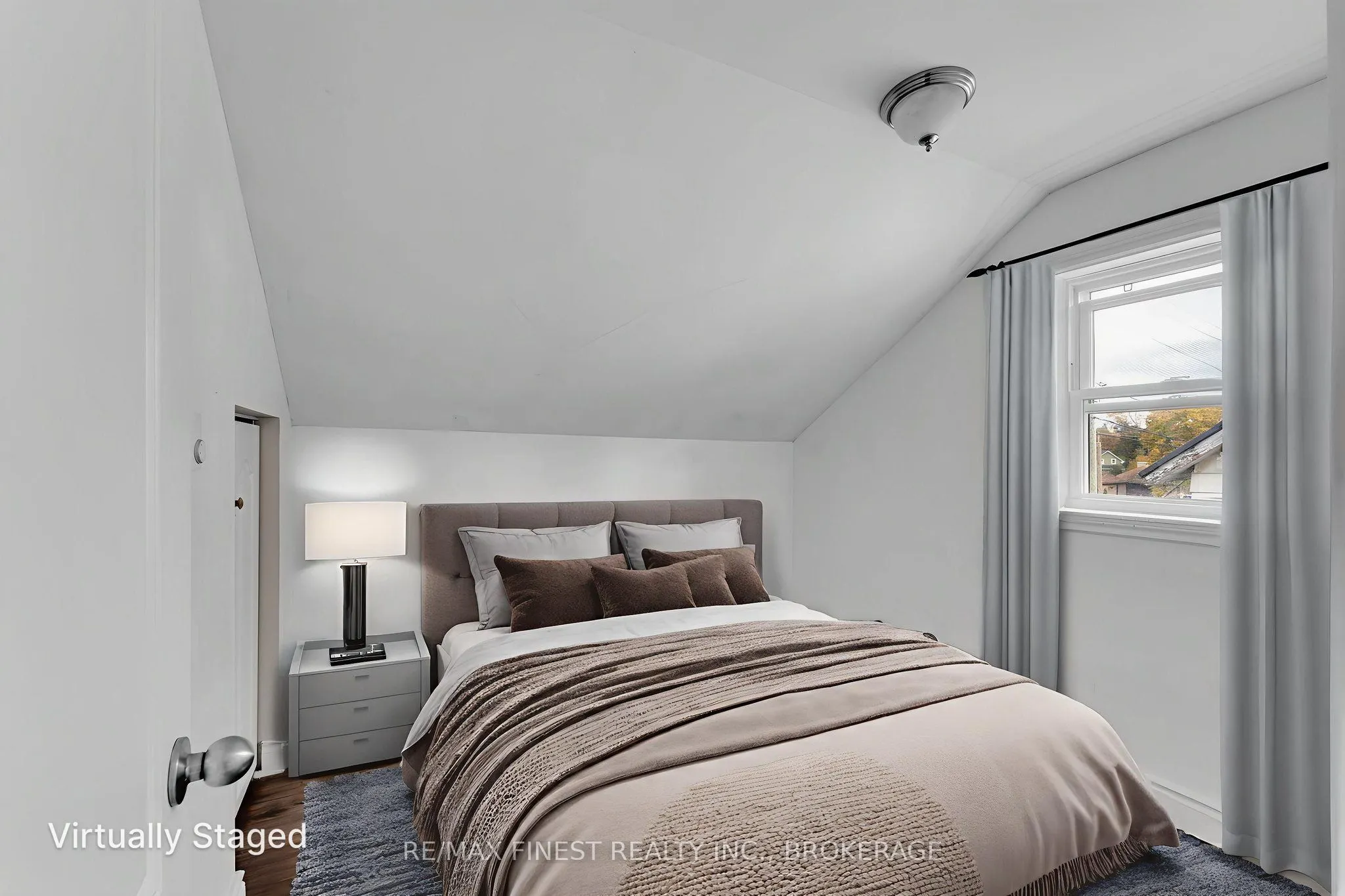 148 Thomas Street W, #1
