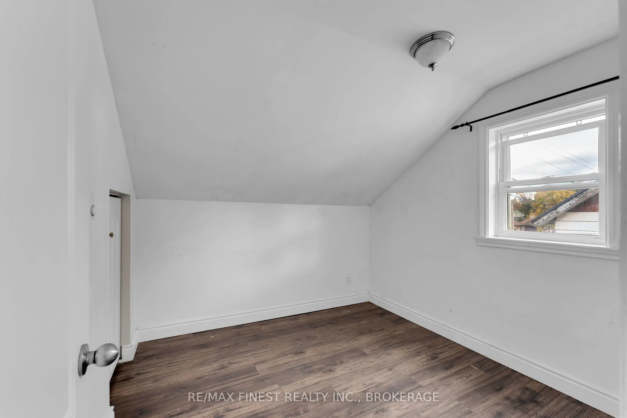 148 Thomas Street W, #1