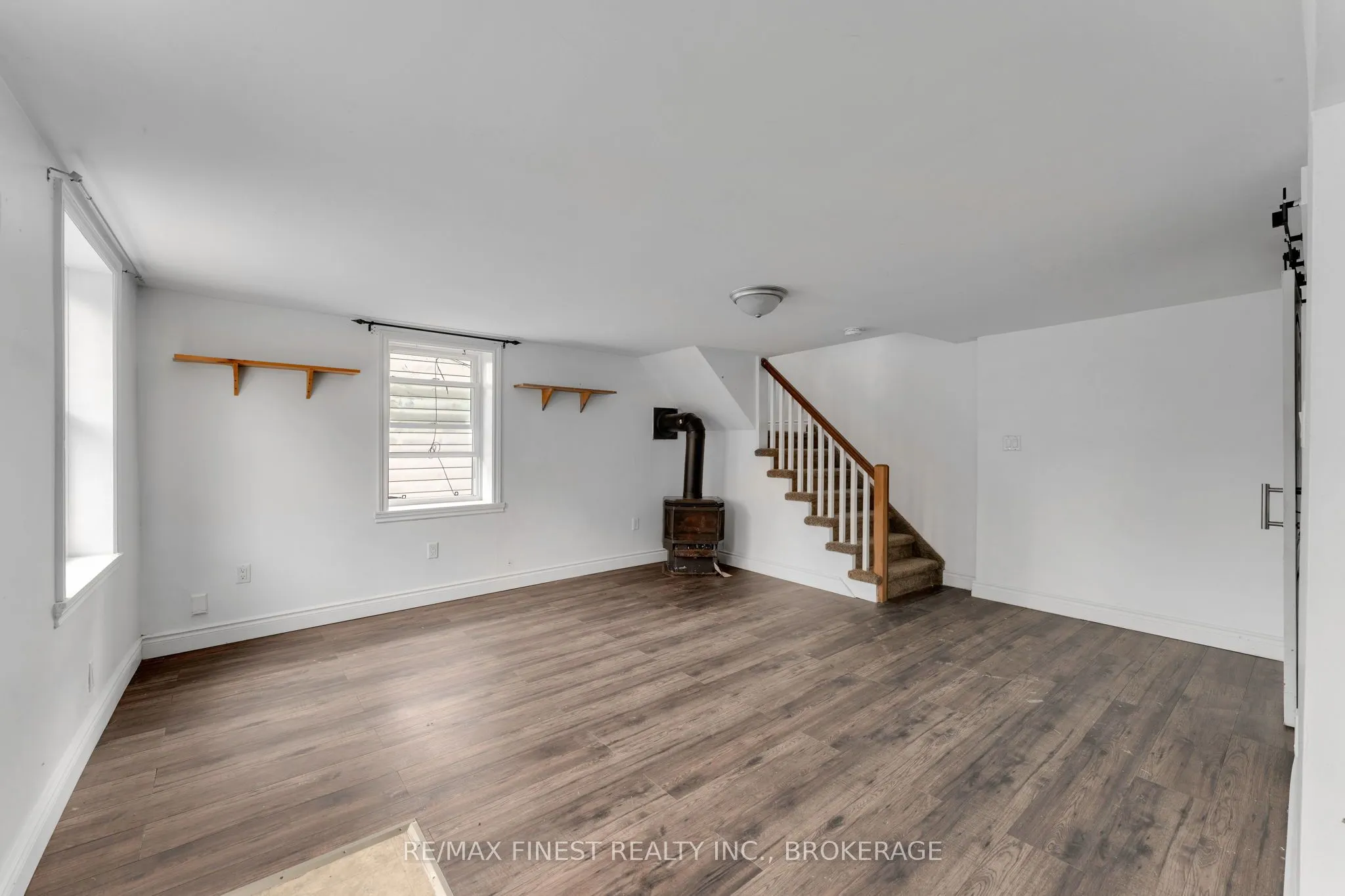 148 Thomas Street W, #1