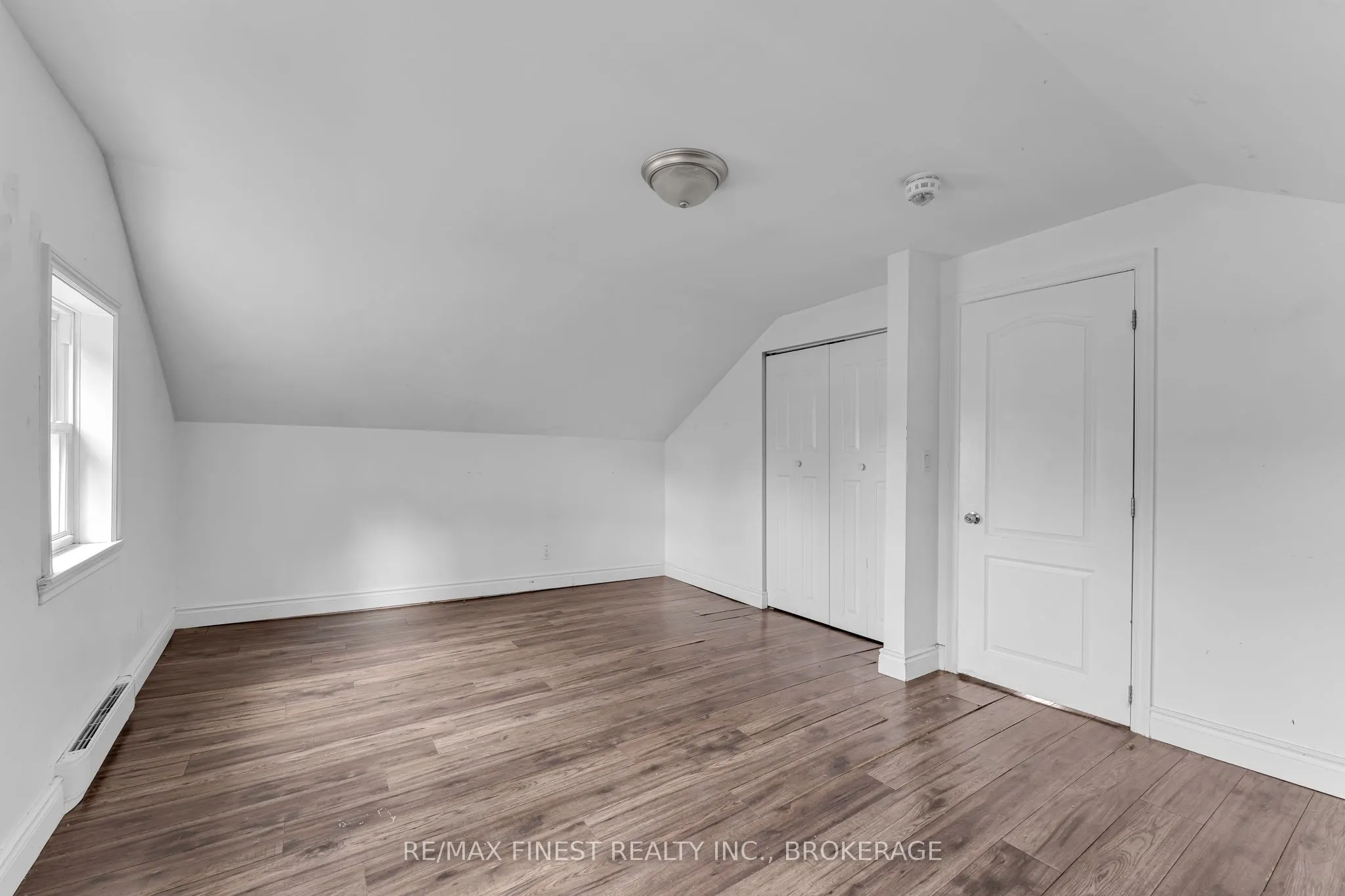148 Thomas Street W, #1
