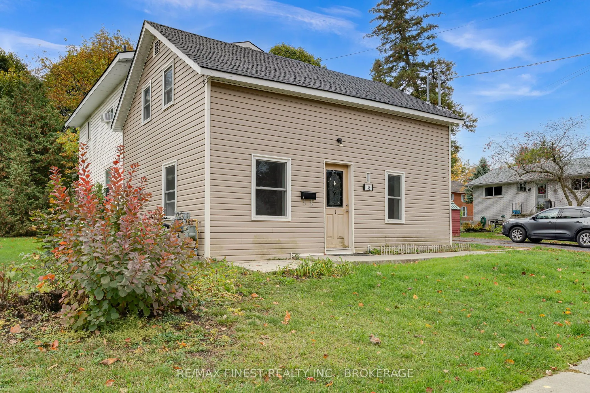 148 Thomas Street W, #1