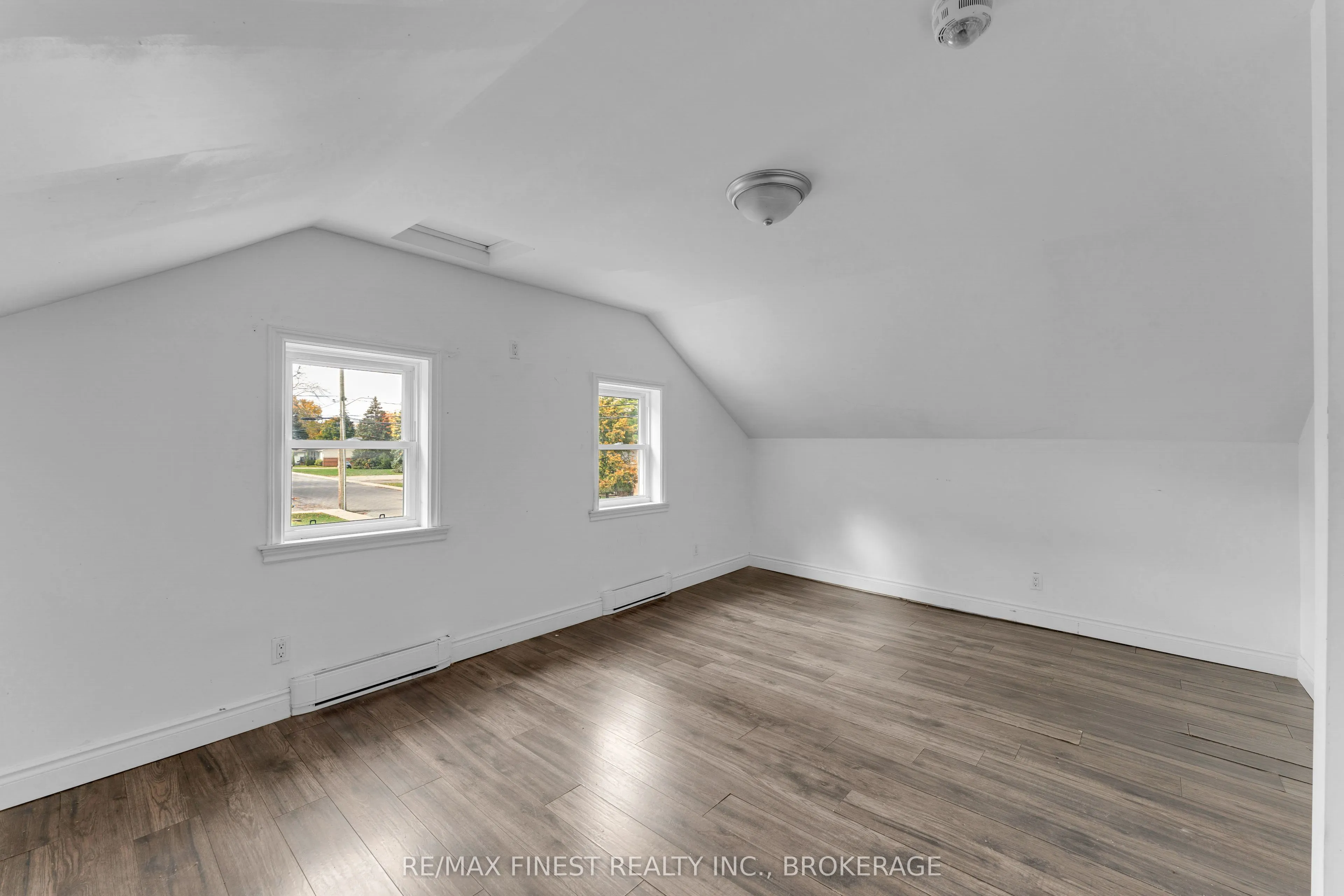 148 Thomas Street W, #1