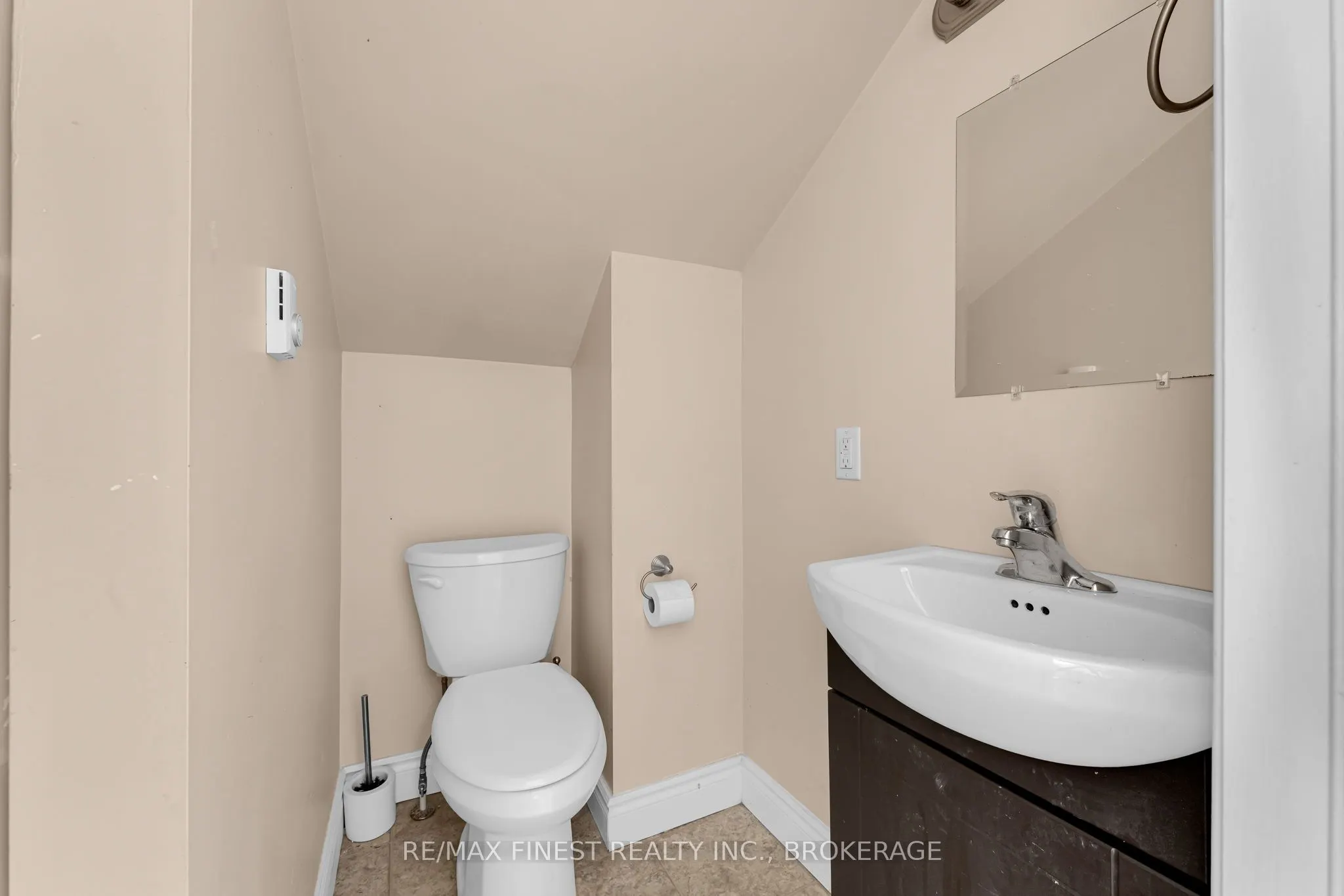 148 Thomas Street W, #1