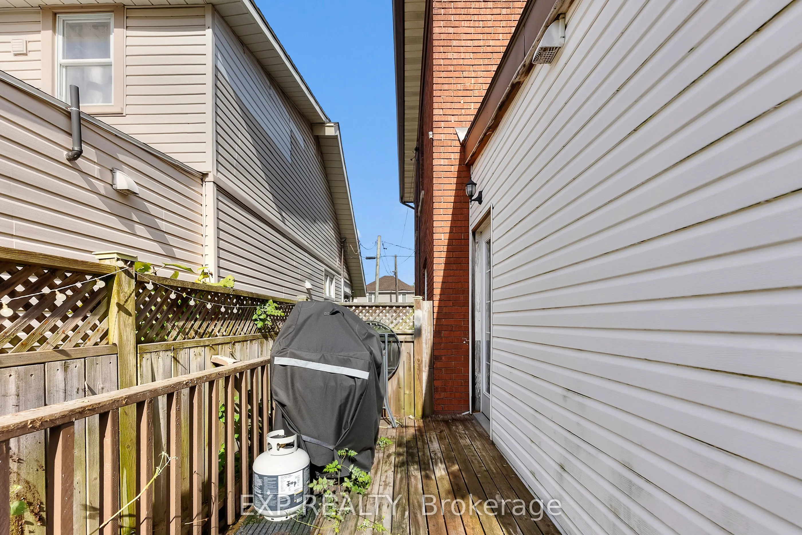 5132 Morrison Street