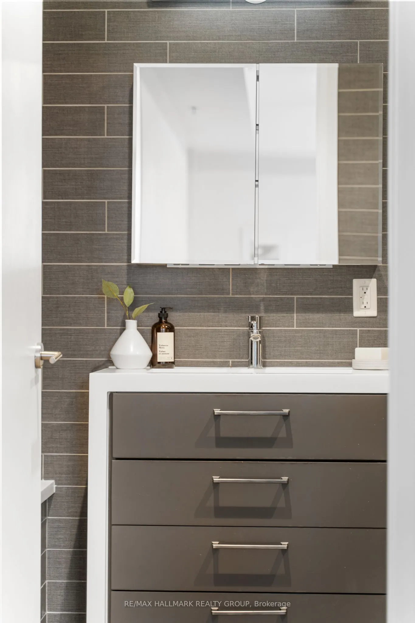 428 Sparks Street, #1007