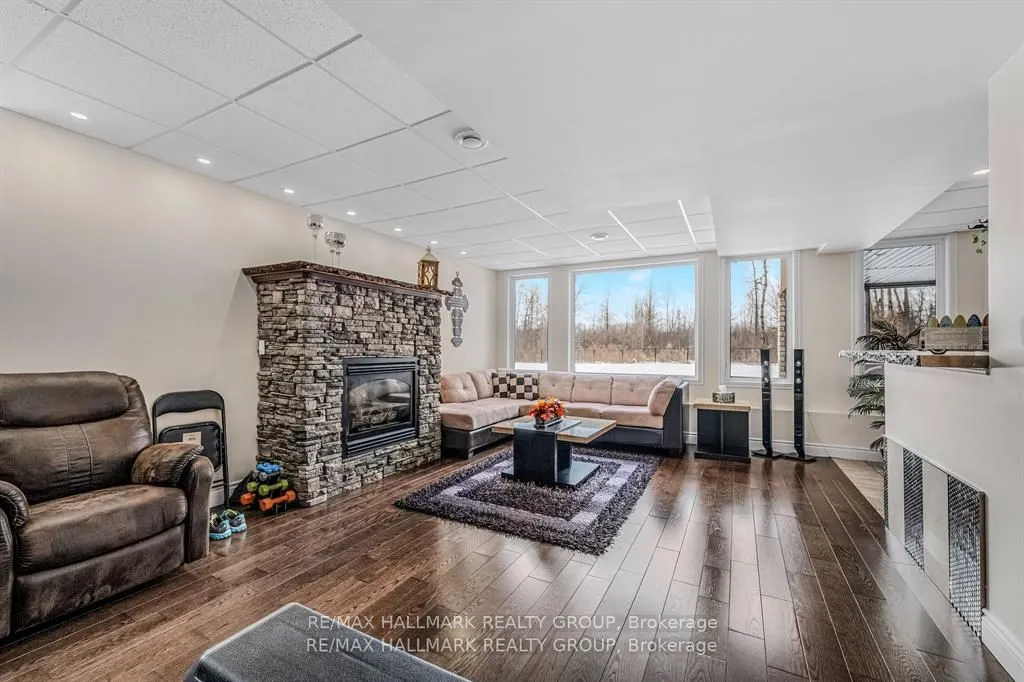 699 Ballycastle Crescent