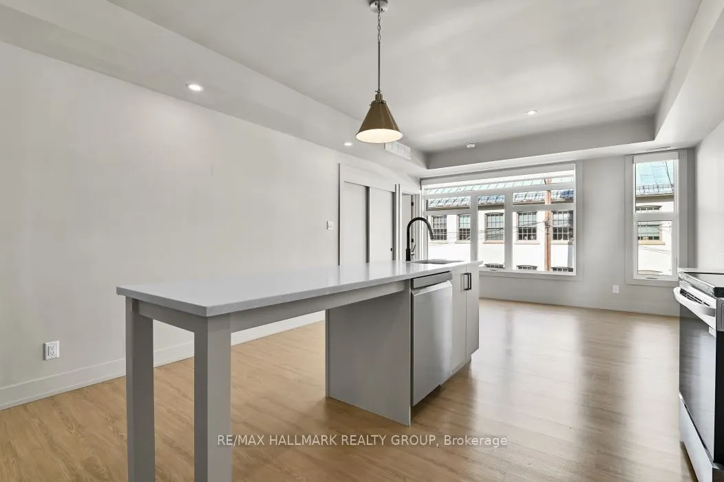 260 Armstrong Street, #201