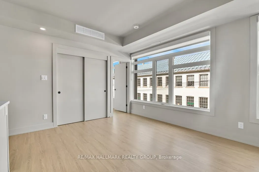 260 Armstrong Street, #201
