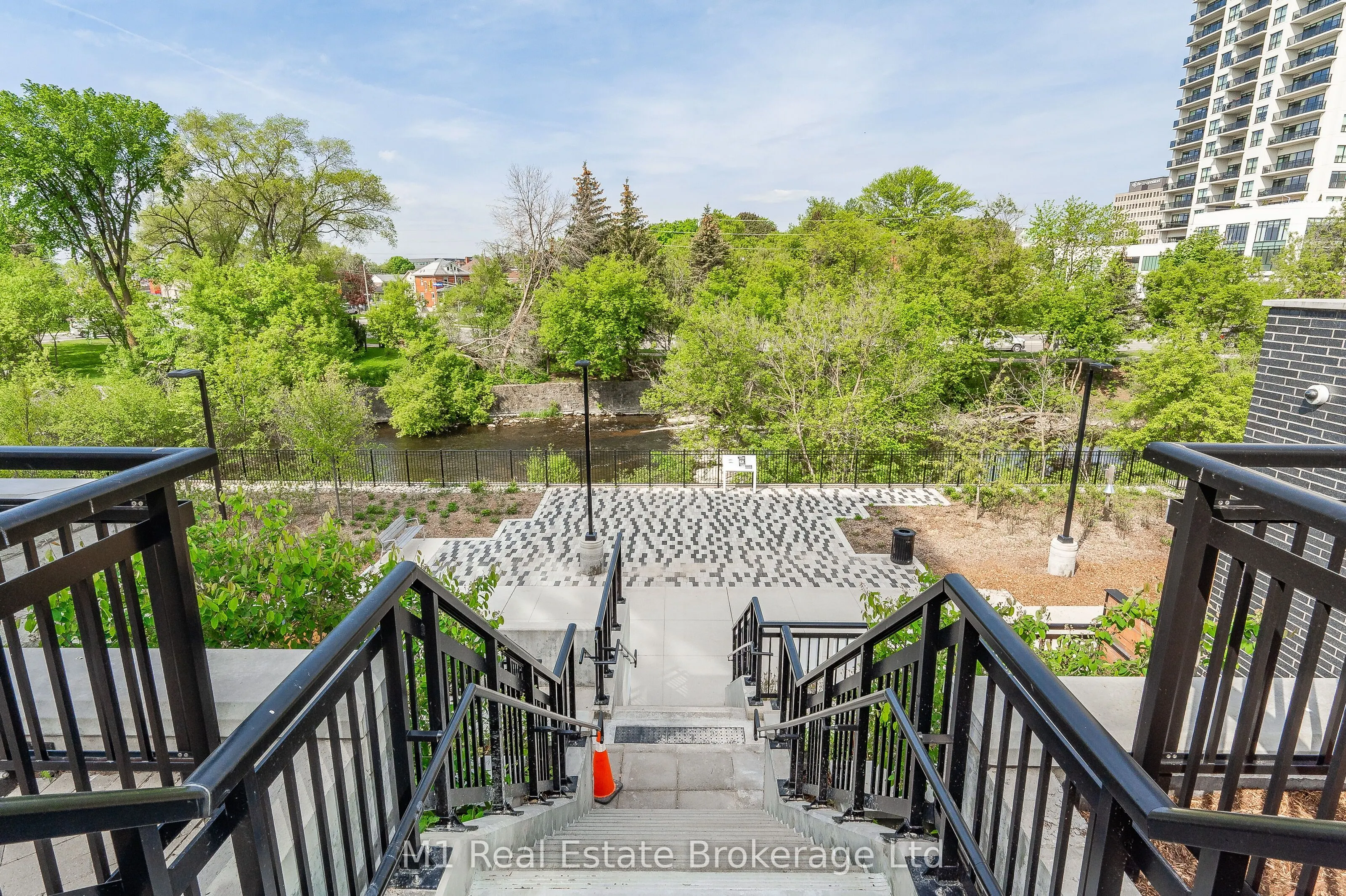 73 ARTHUR Street S, #RRC1