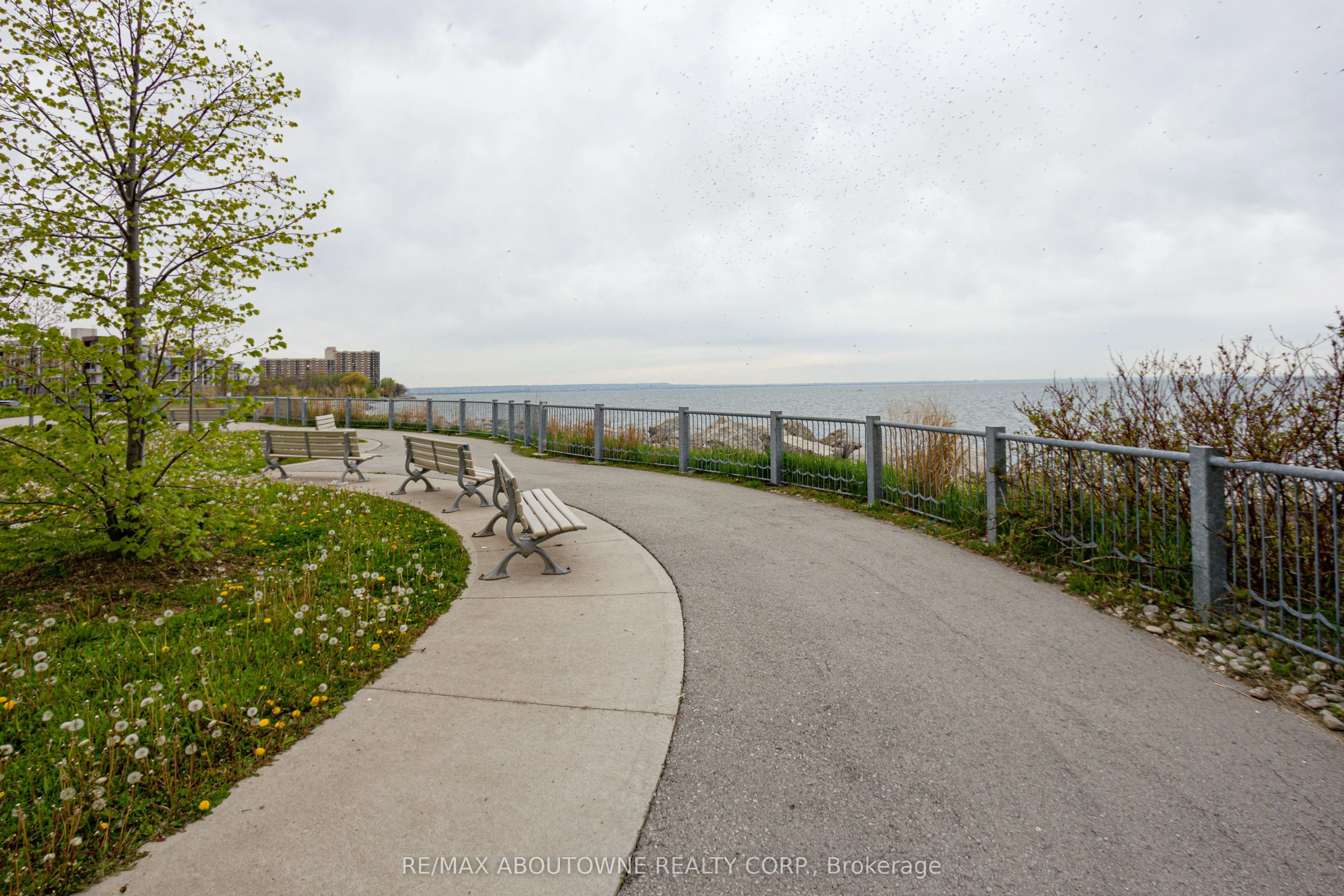 125 Shoreview Place, #606