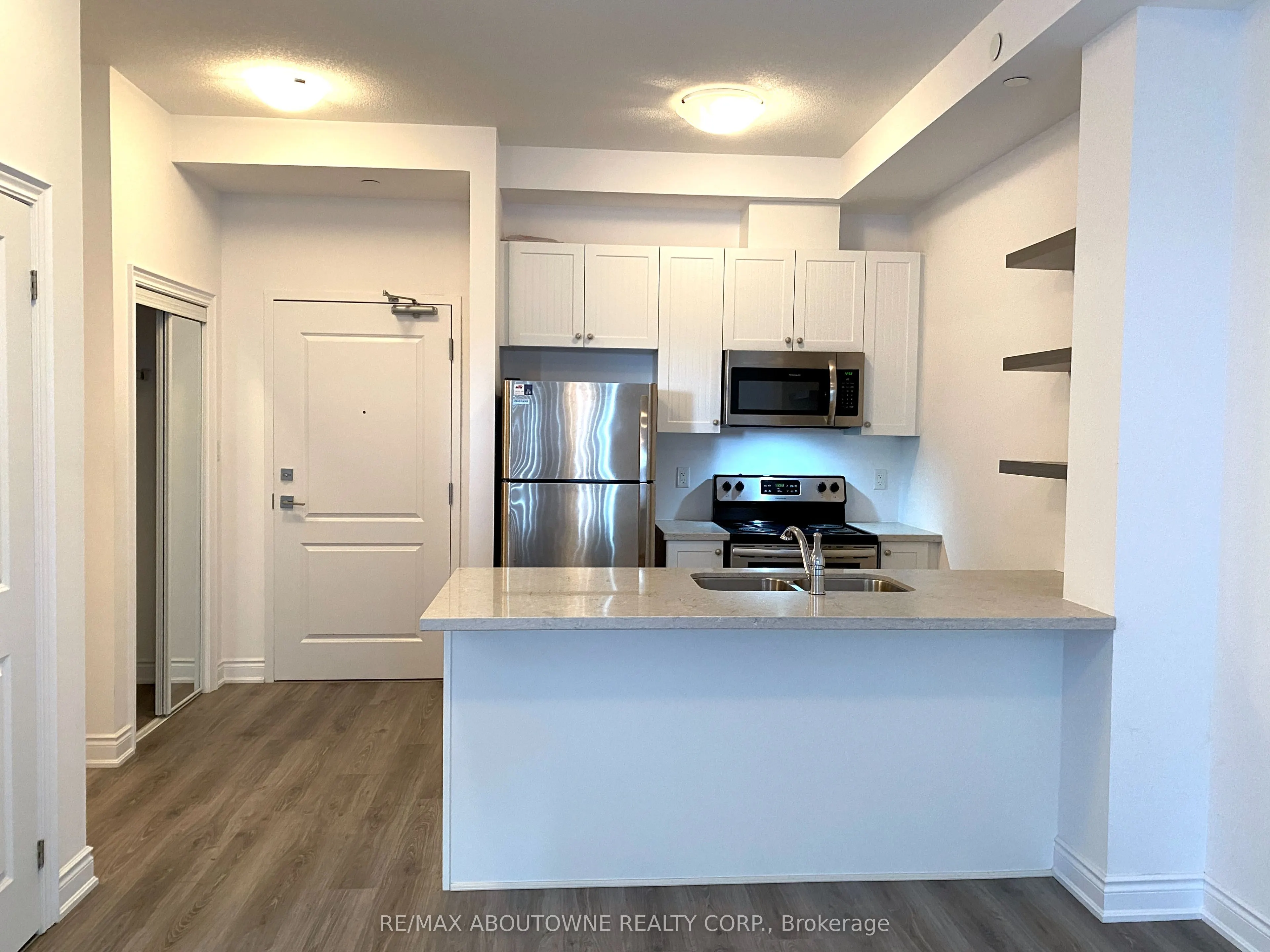 125 Shoreview Place, #606