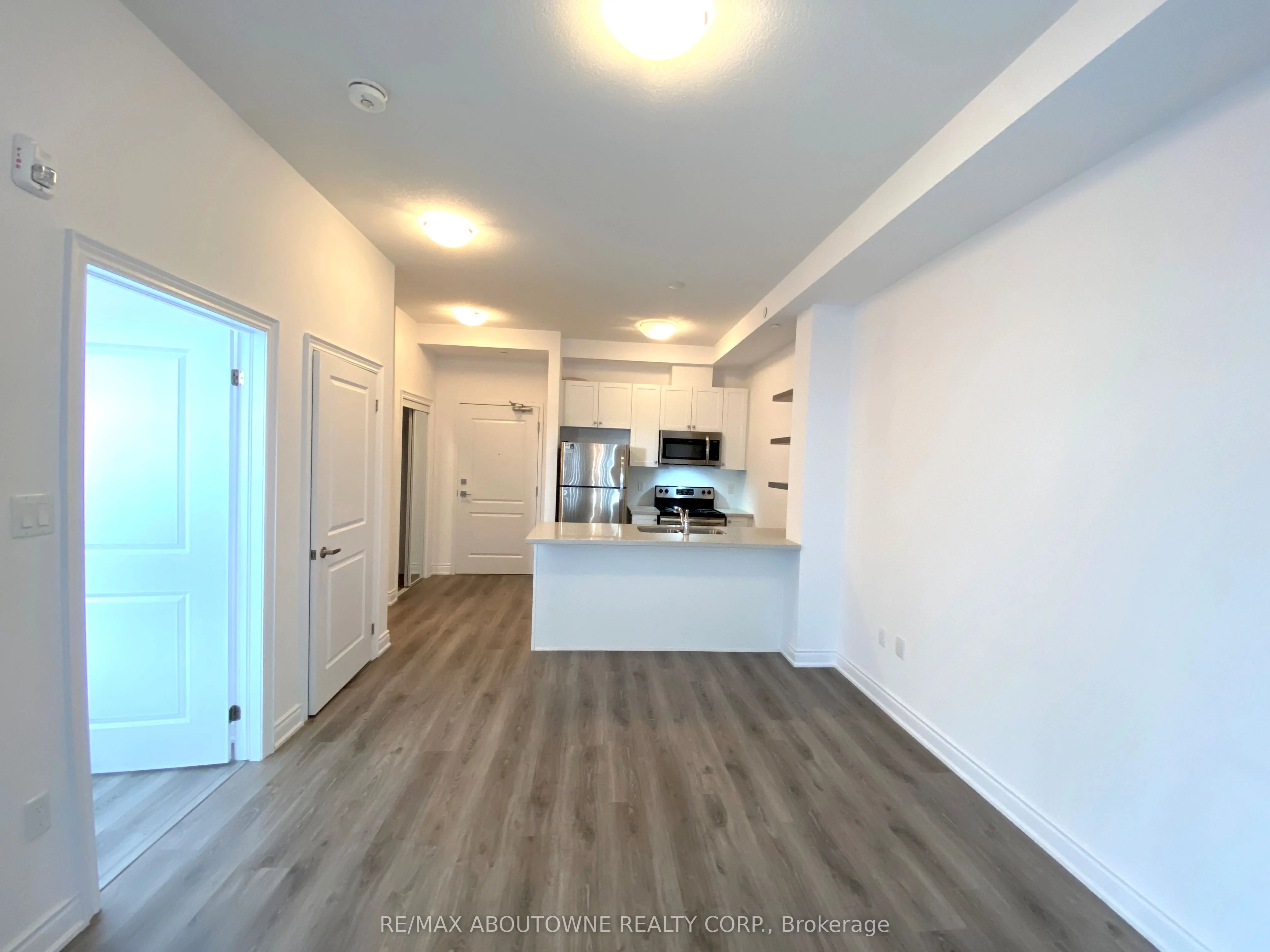 125 Shoreview Place, #606