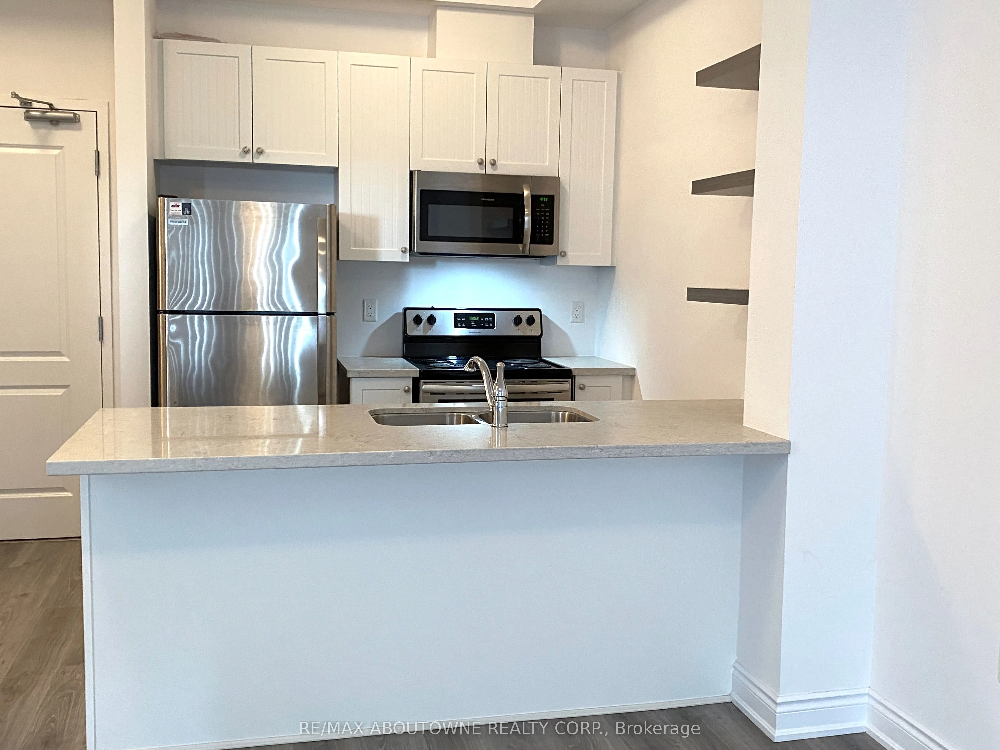 125 Shoreview Place, #606
