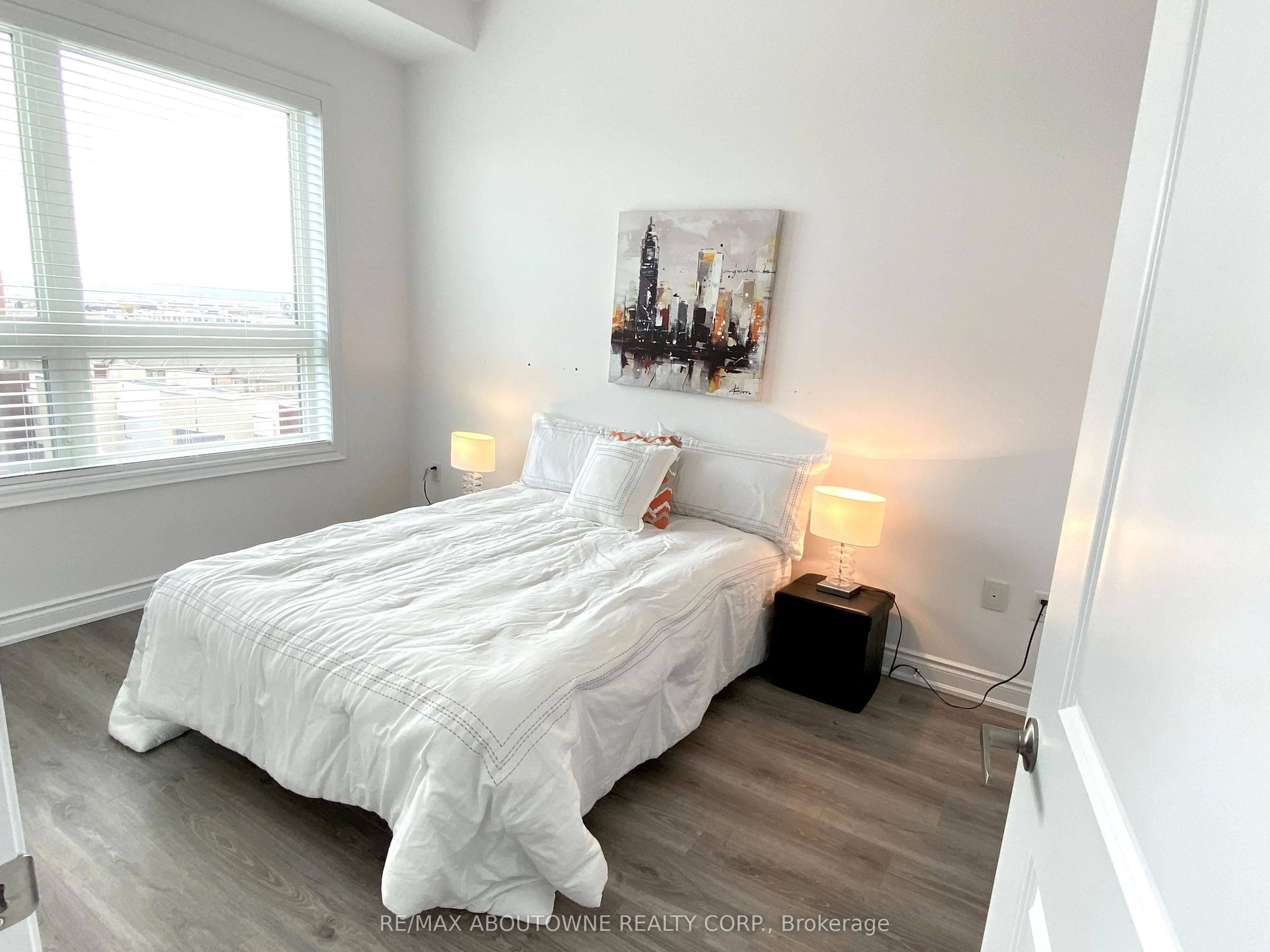 125 Shoreview Place, #606