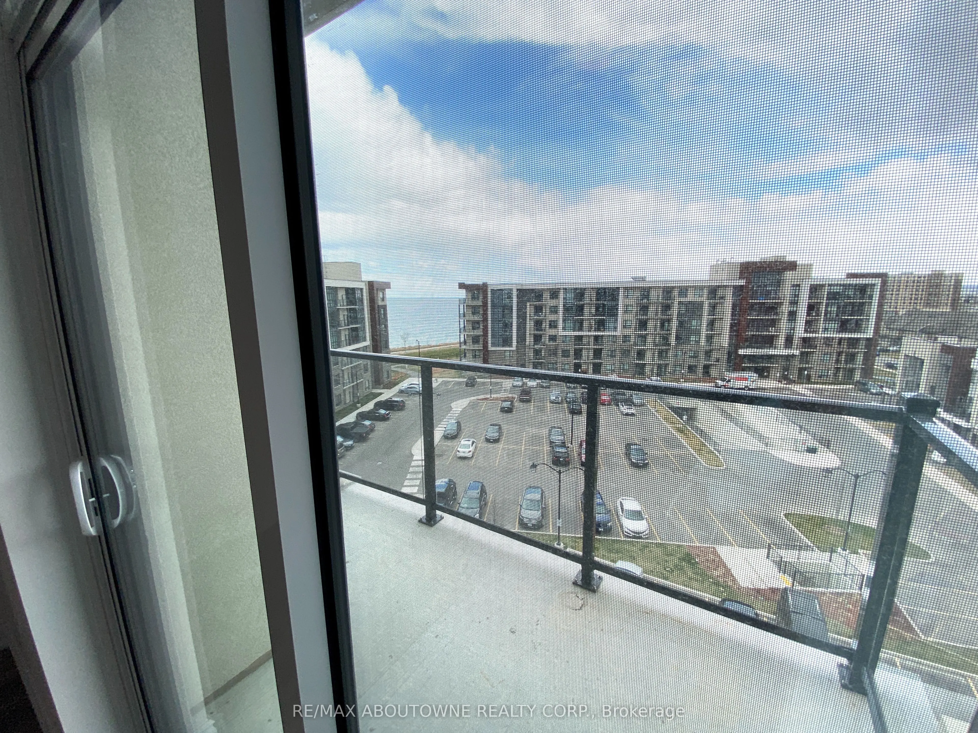 125 Shoreview Place, #606