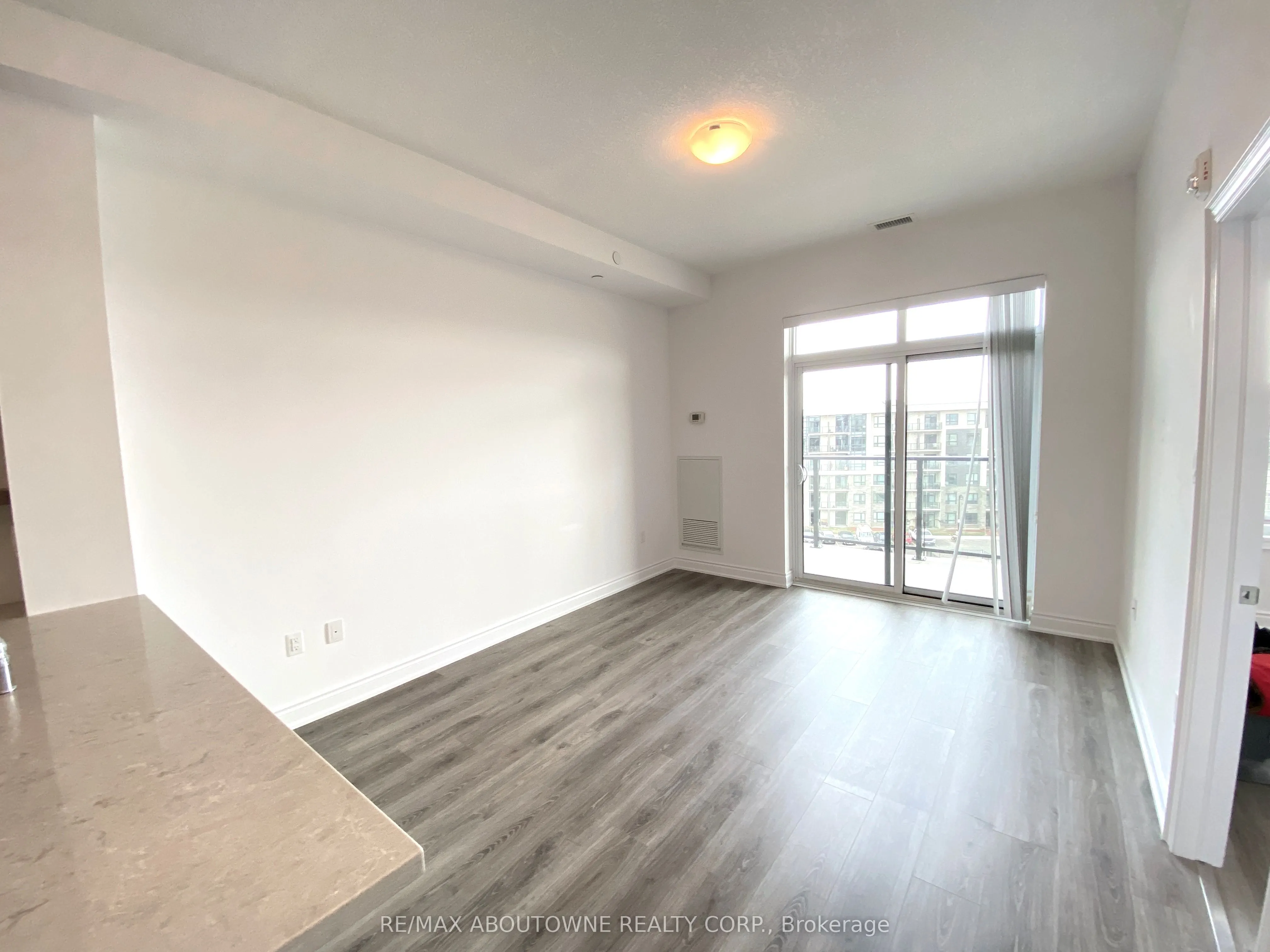 125 Shoreview Place, #606