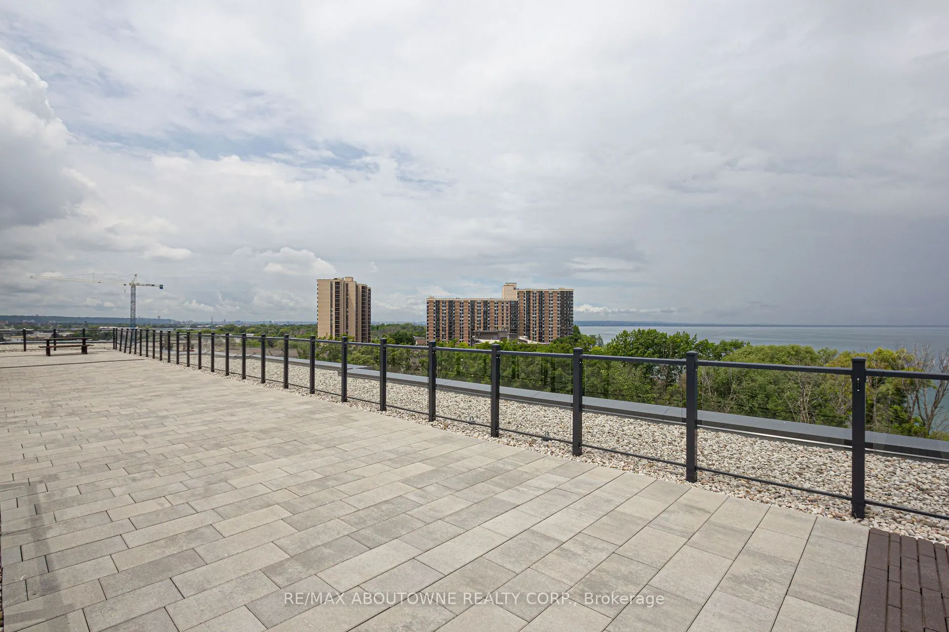 125 Shoreview Place, #606