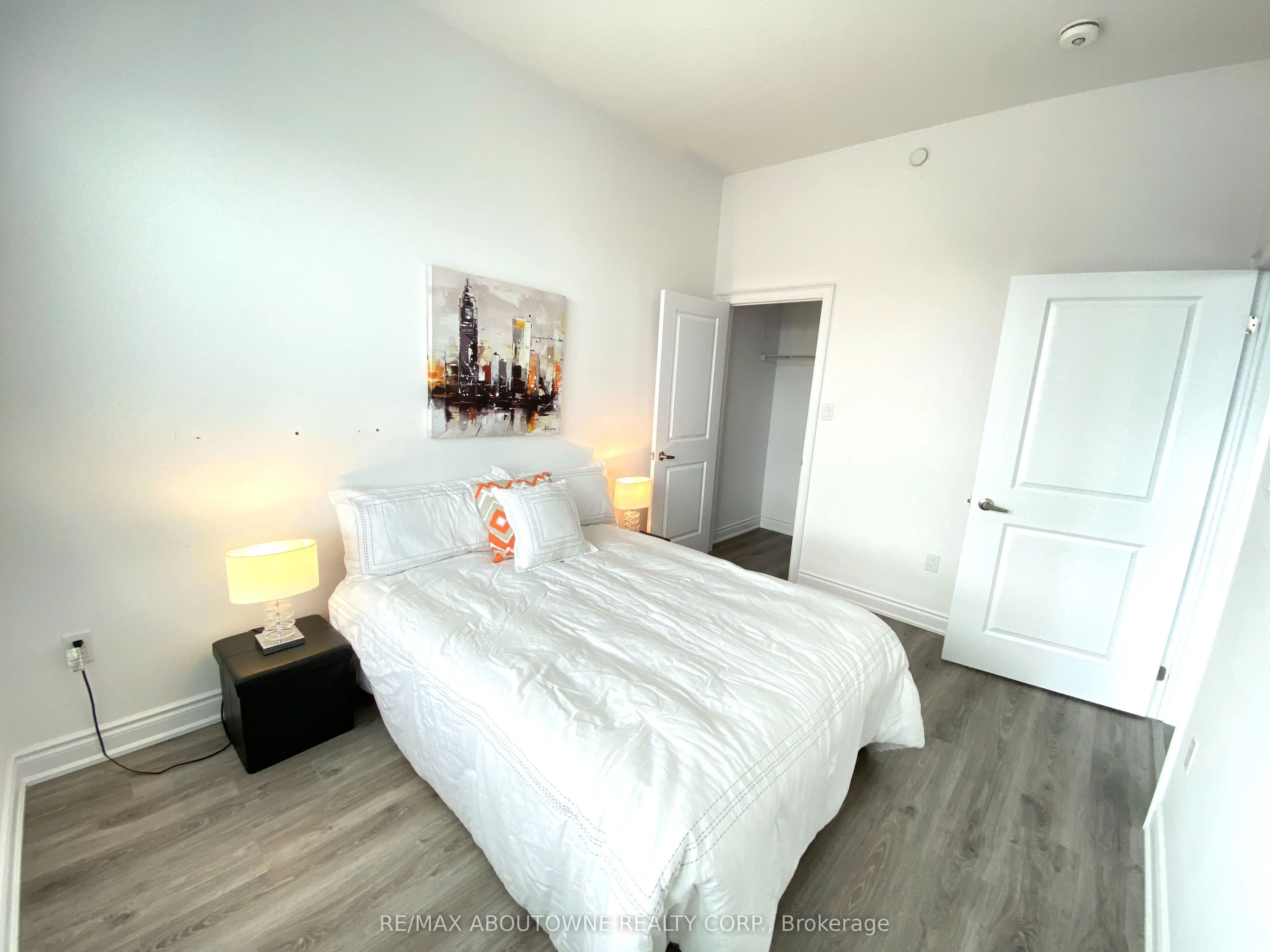 125 Shoreview Place, #606