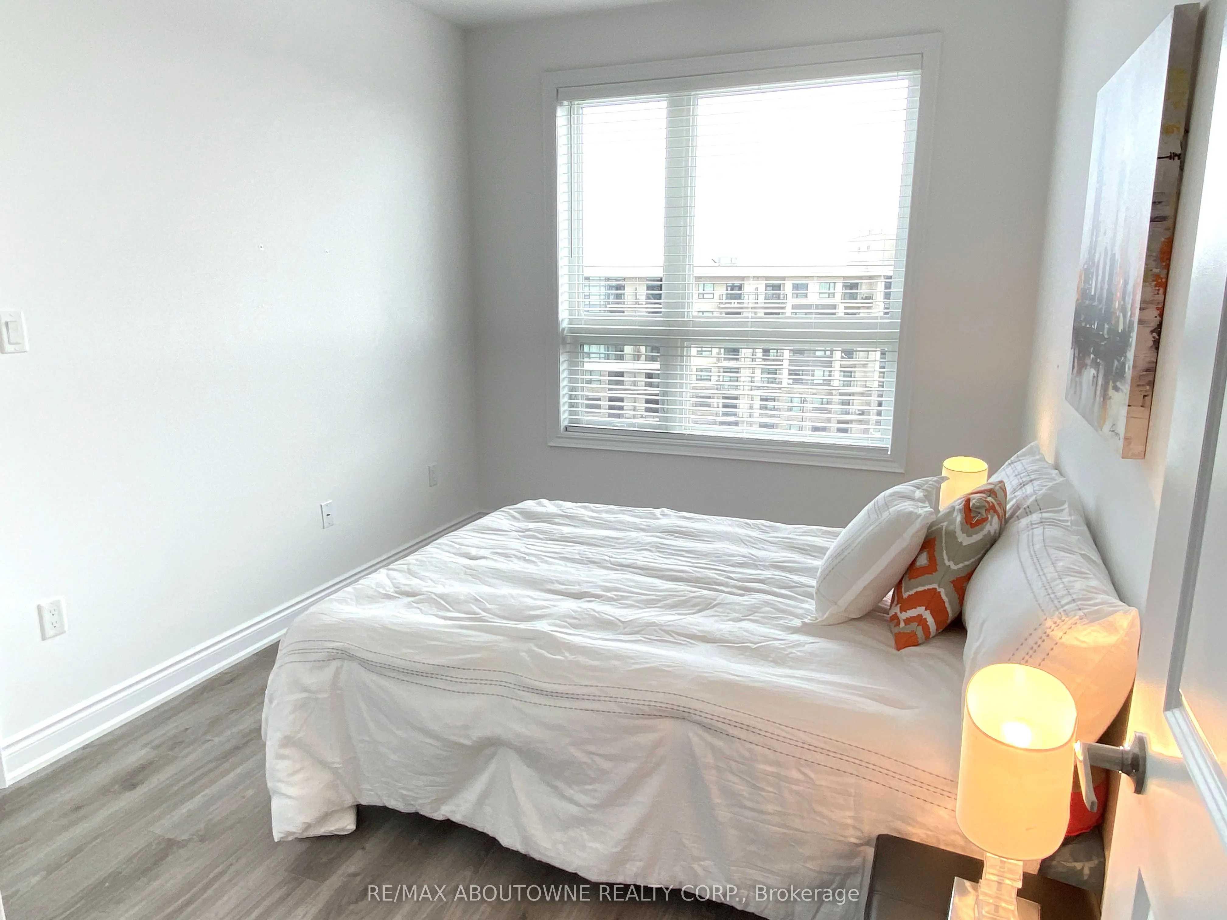 125 Shoreview Place, #606