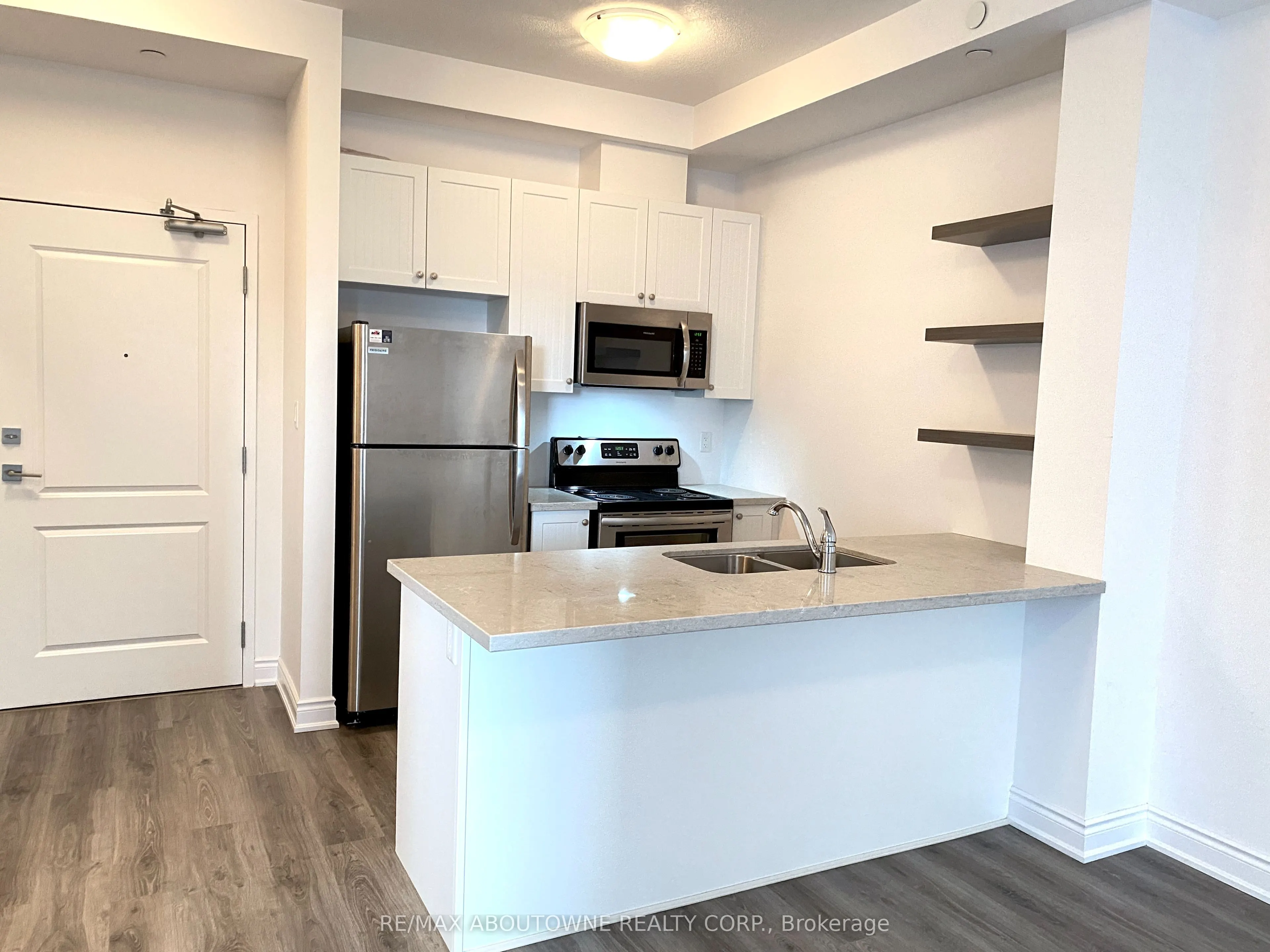 125 Shoreview Place, #606