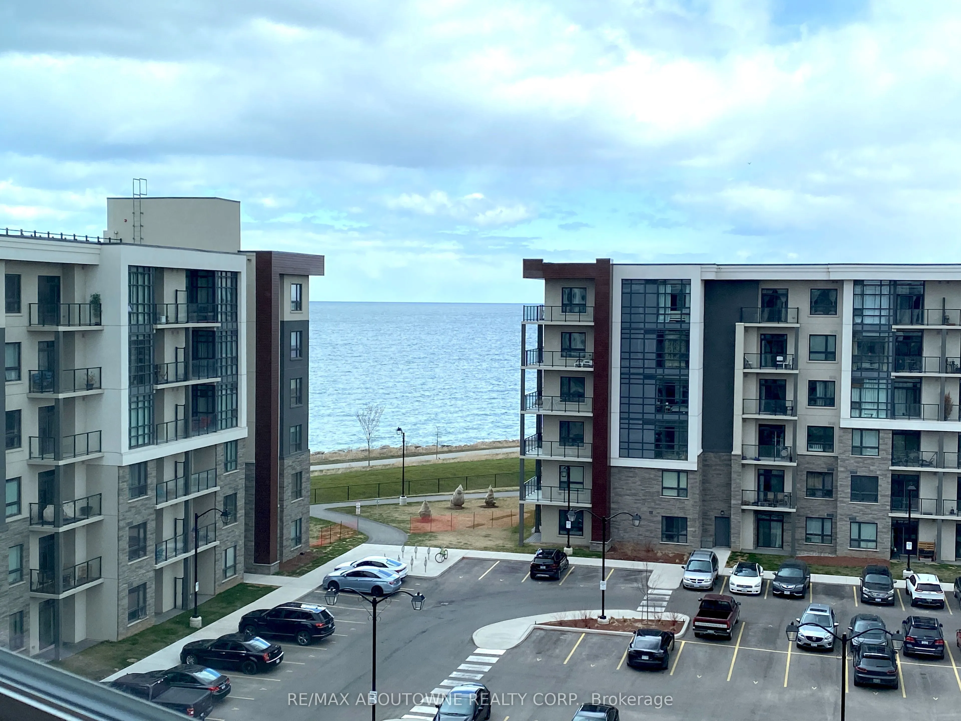 125 Shoreview Place, #606