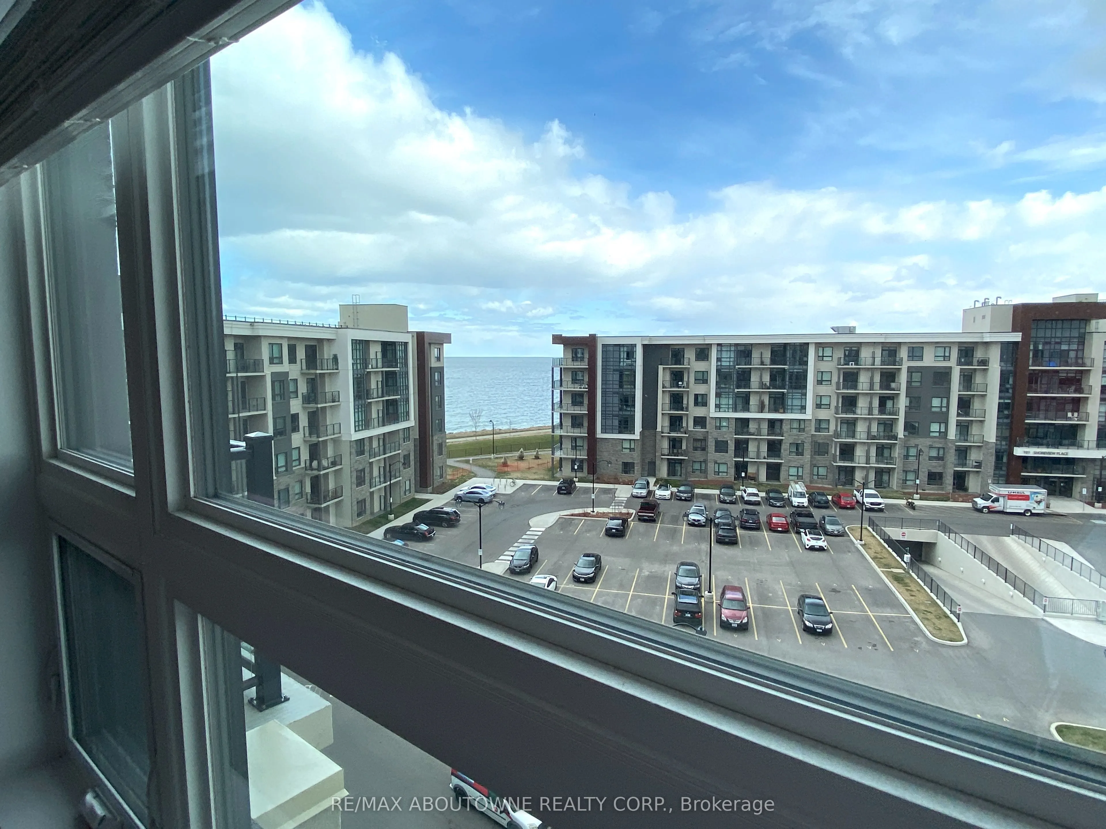 125 Shoreview Place, #606