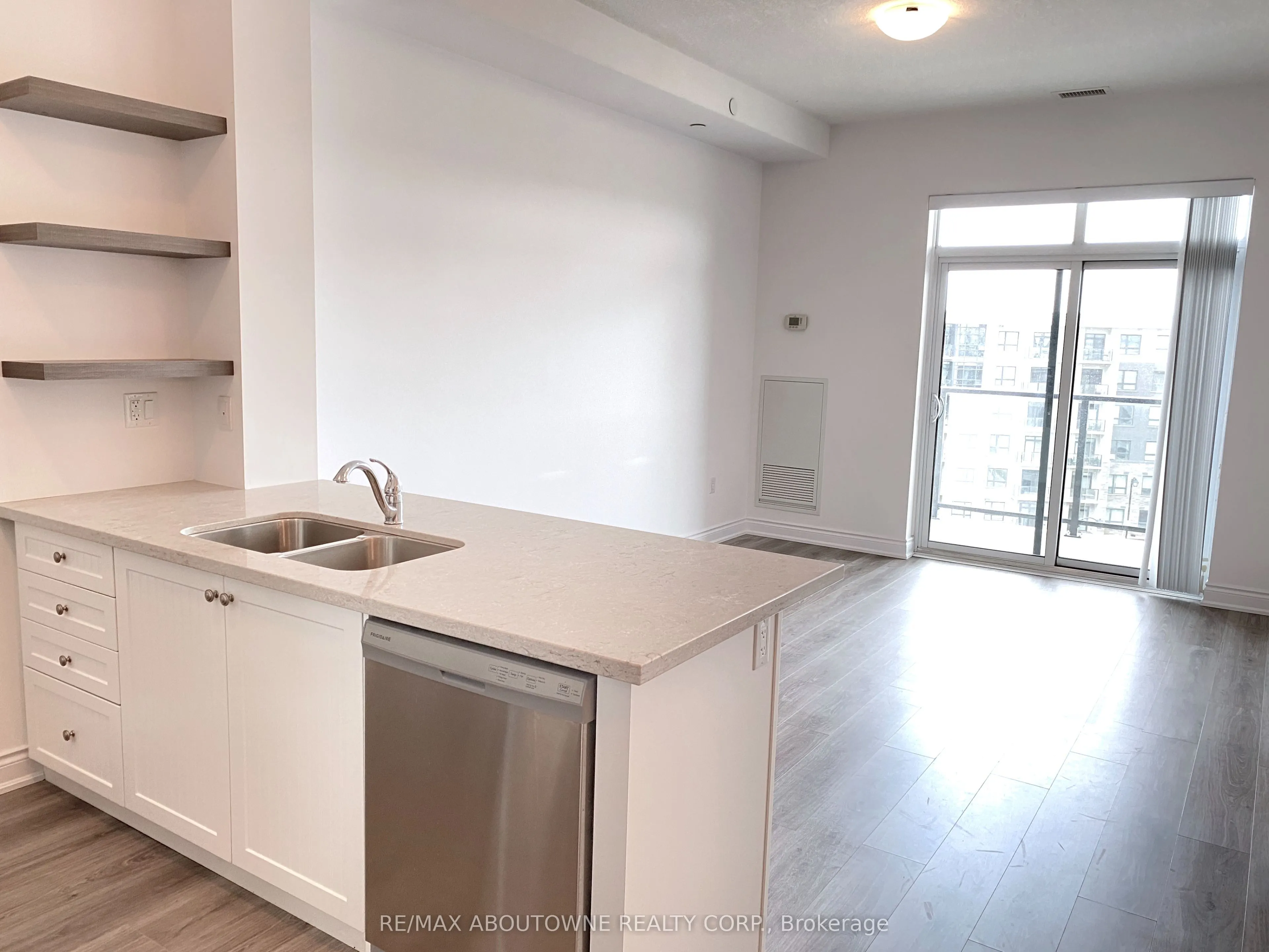 125 Shoreview Place, #606