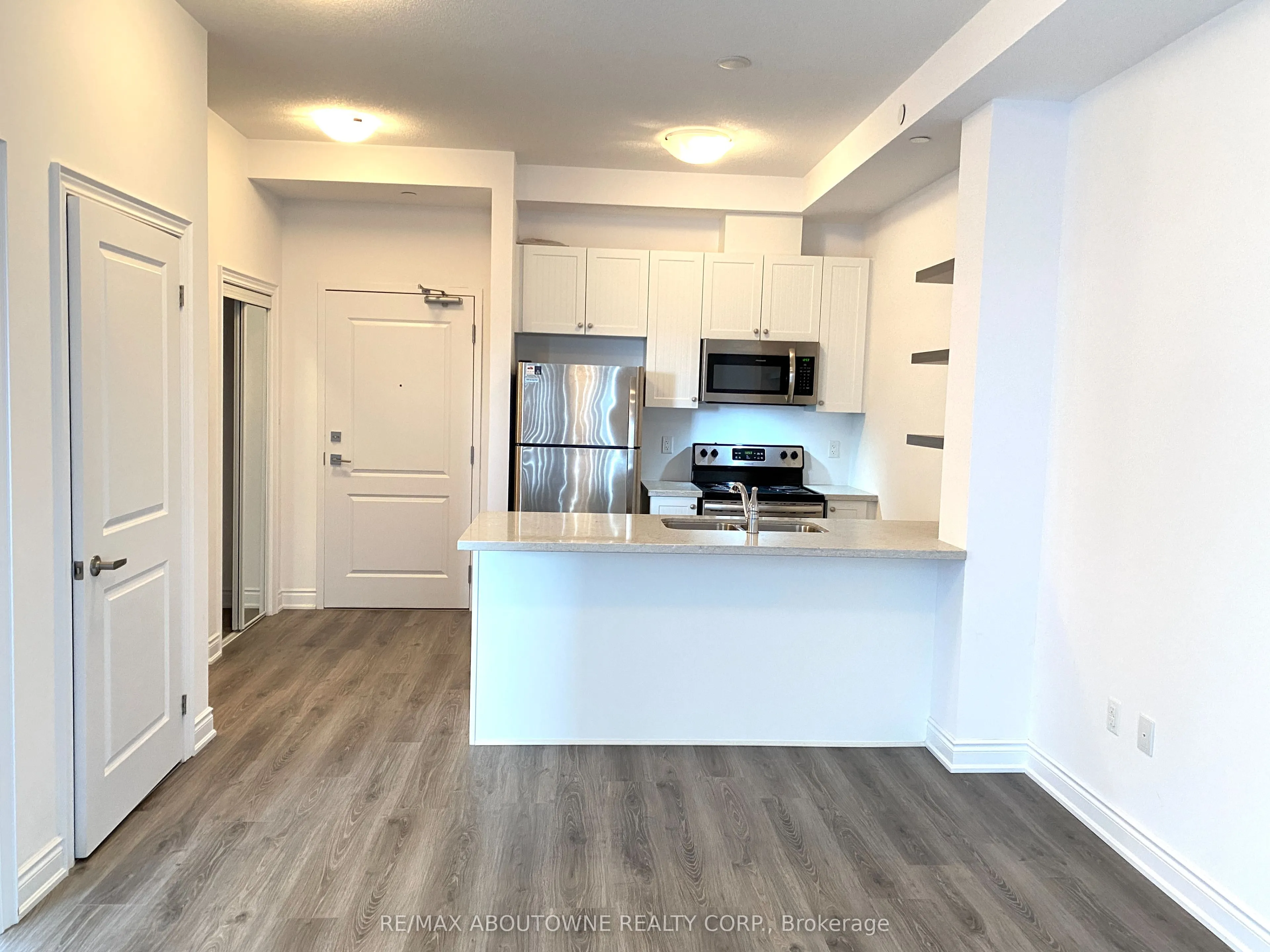 125 Shoreview Place, #606