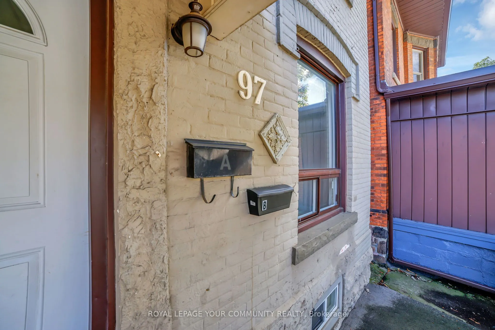 97 Garfield Avenue S