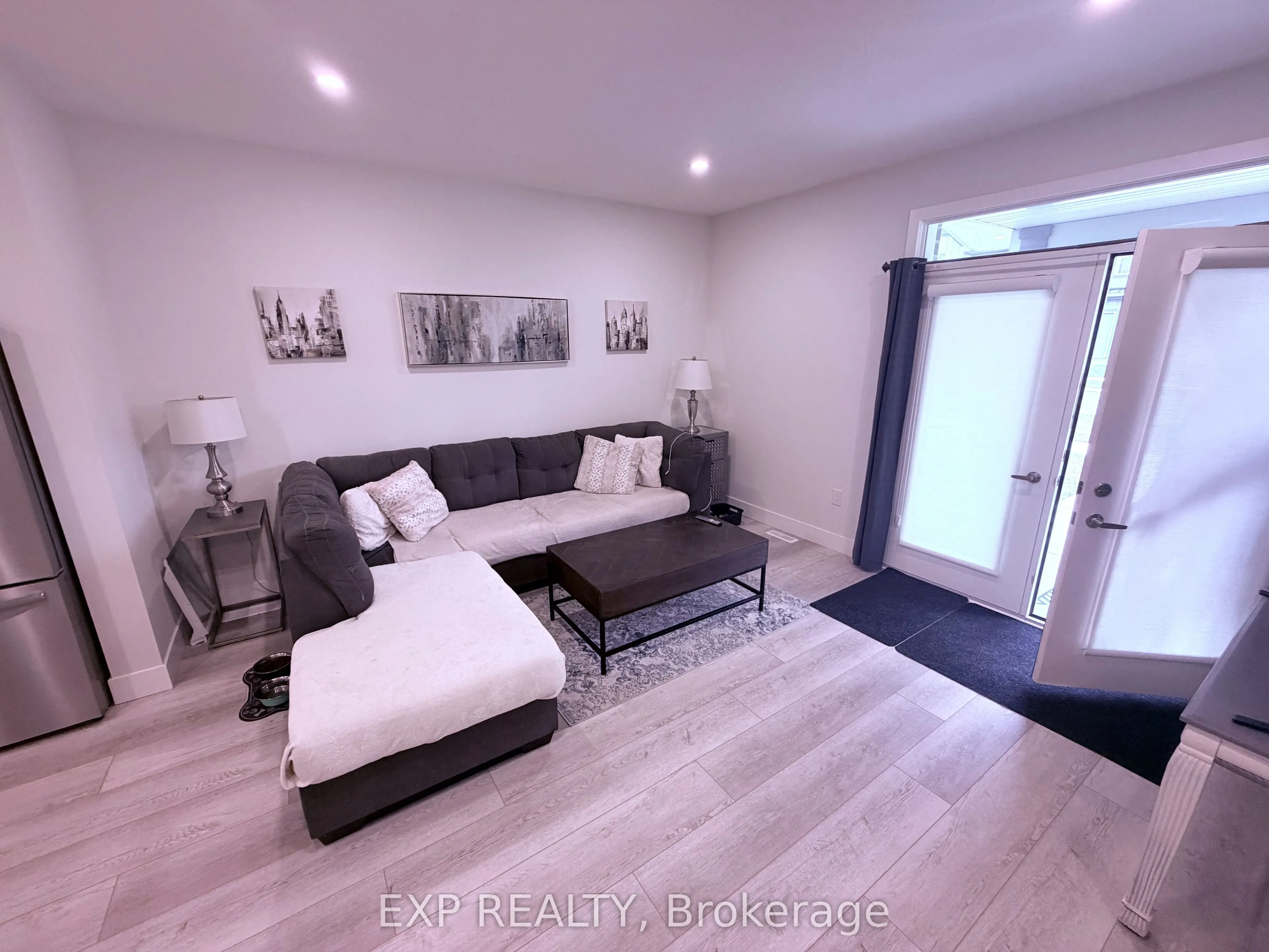 990 Deveron Crescent, #9