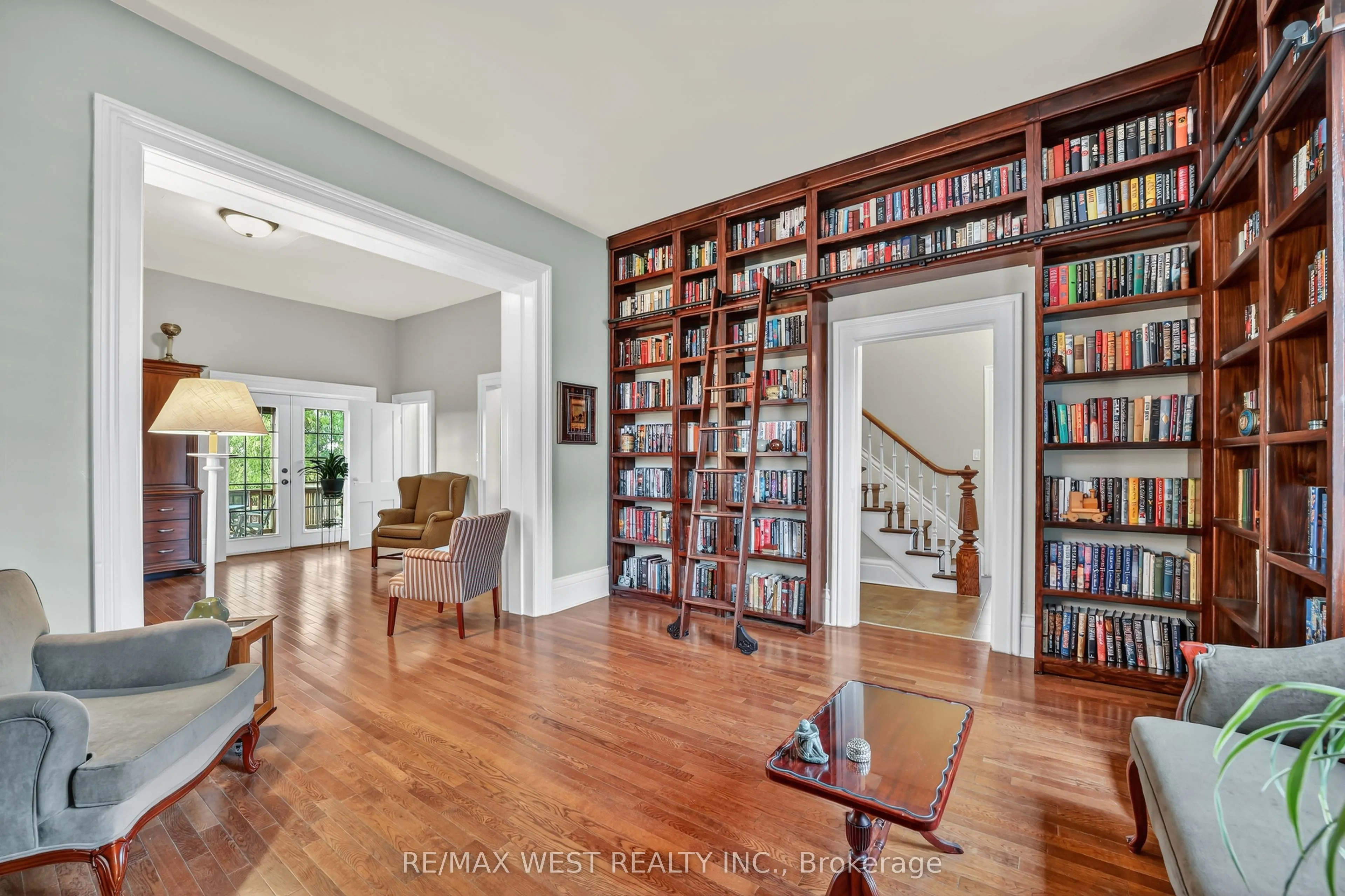 72 Banfield Street S